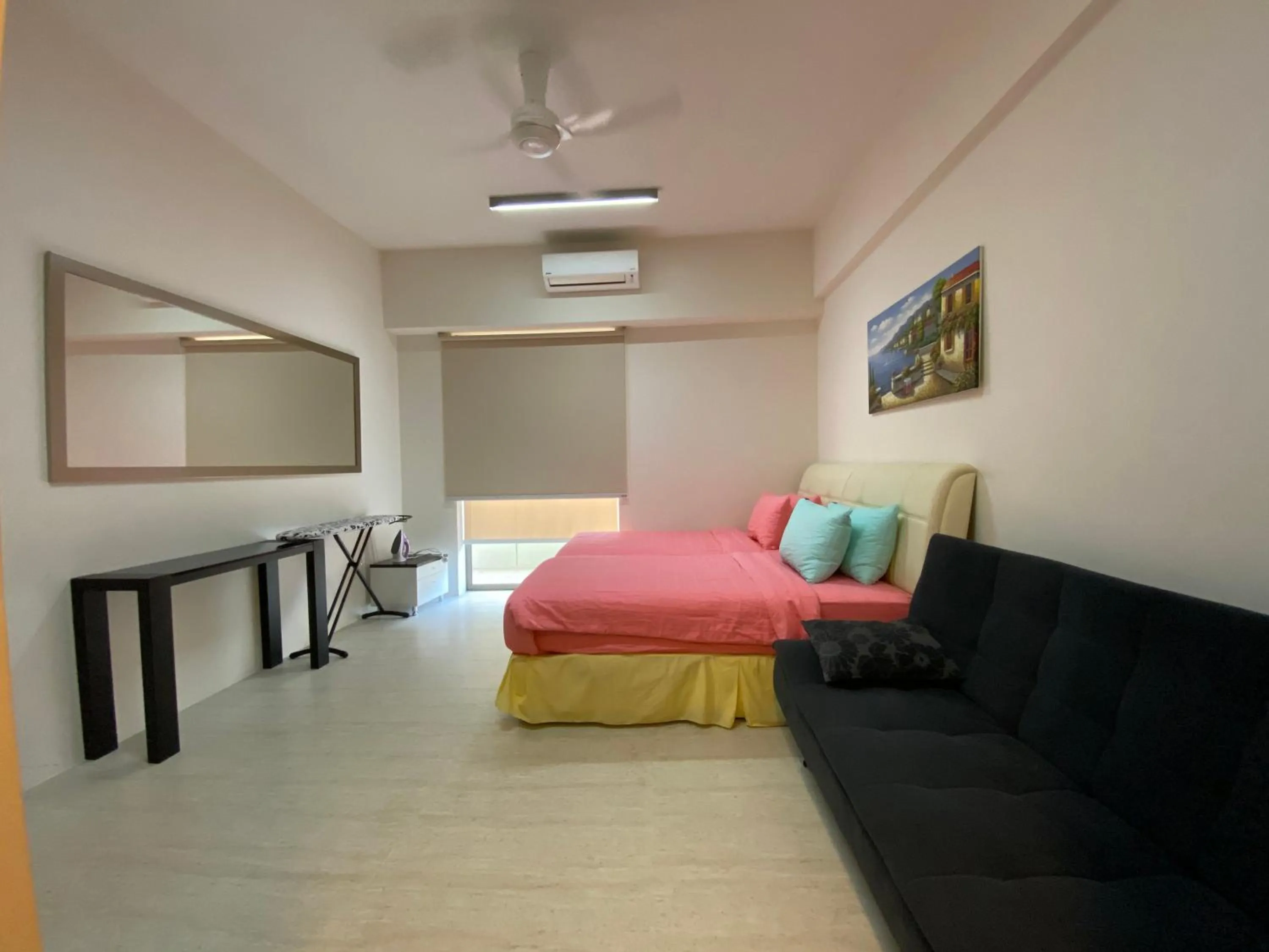 Bed in By The Sea @ Cozy Beachfront Home