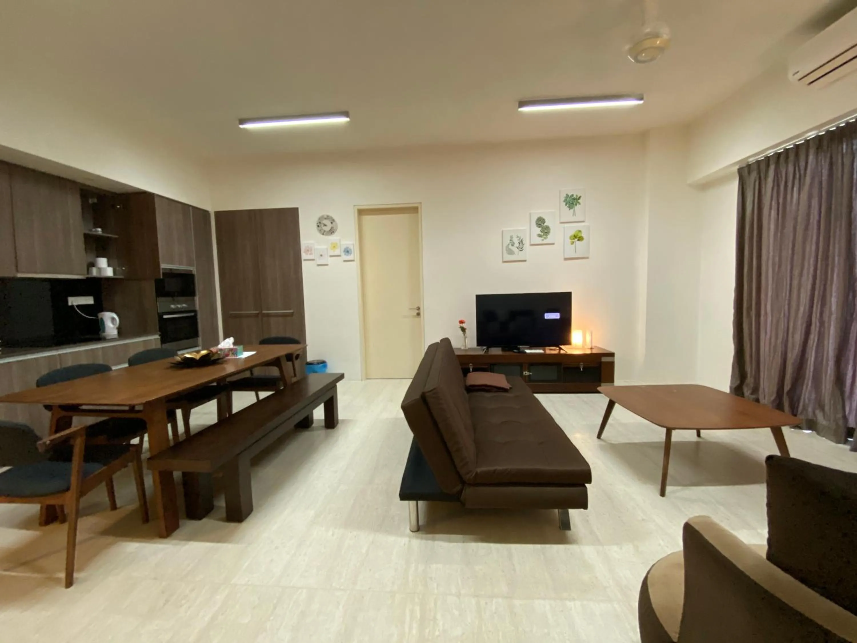 By The Sea @ Cozy Beachfront Home