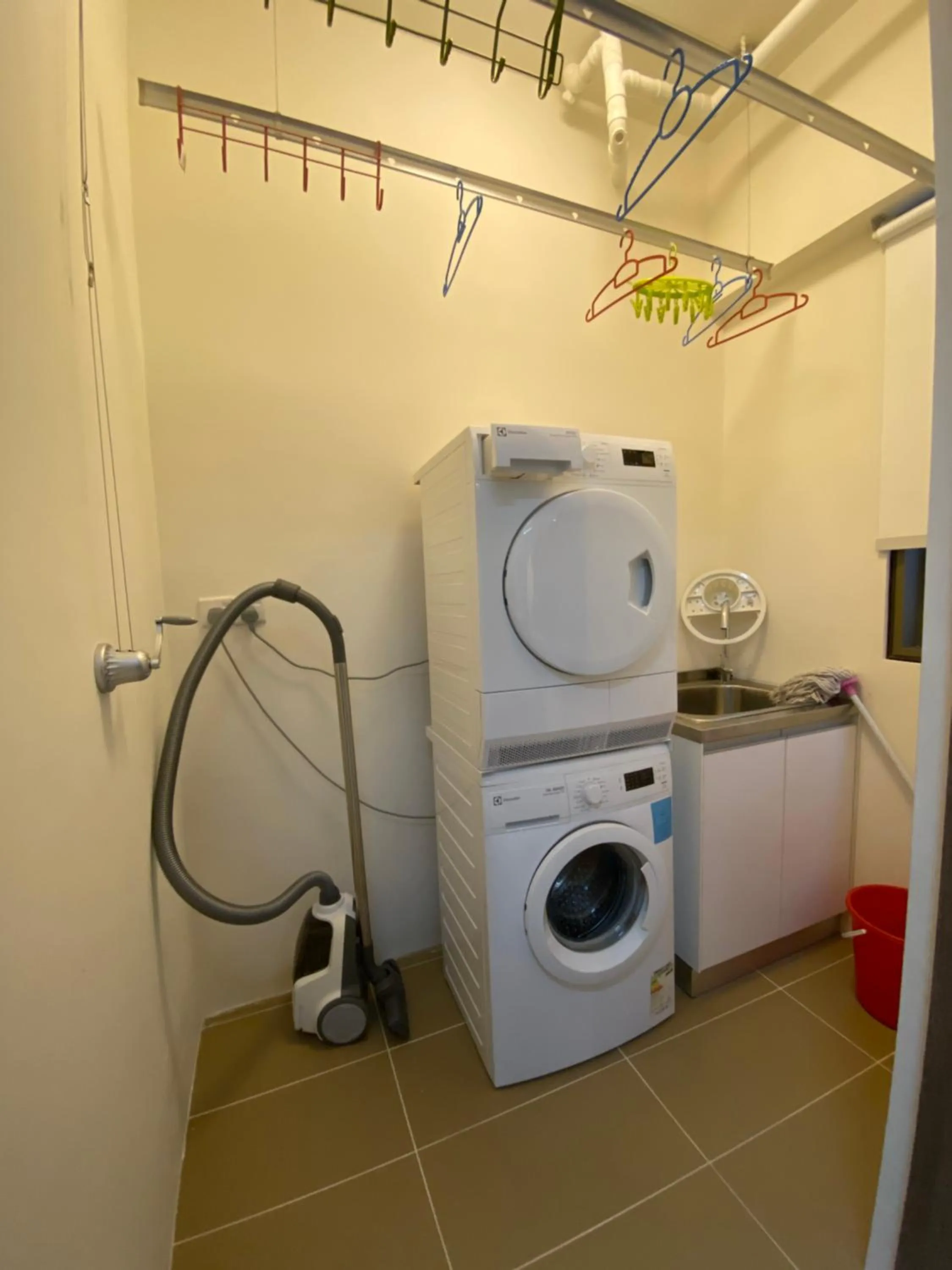 By The Sea @ Cozy Beachfront Home