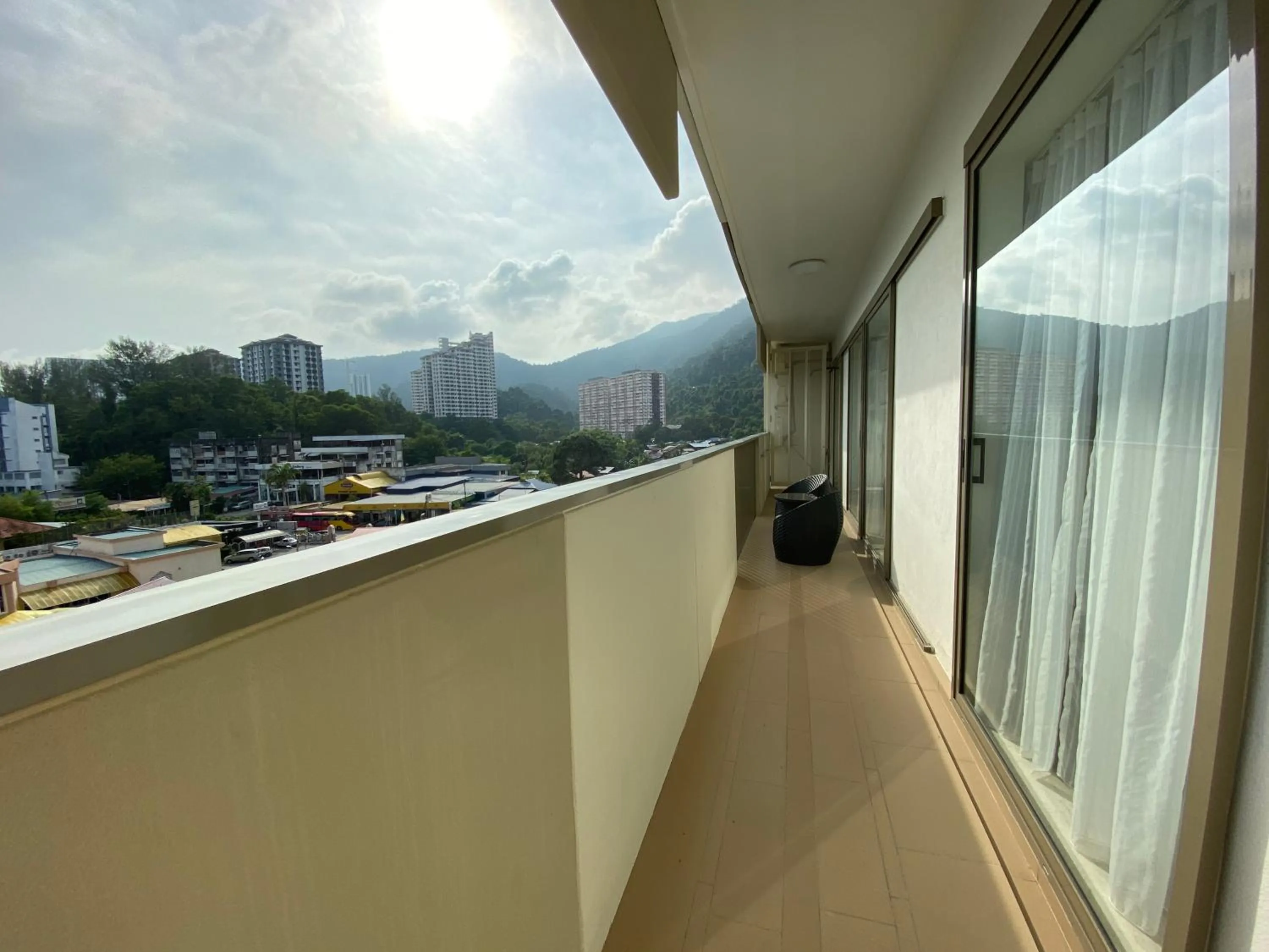 By The Sea @ Cozy Beachfront Home