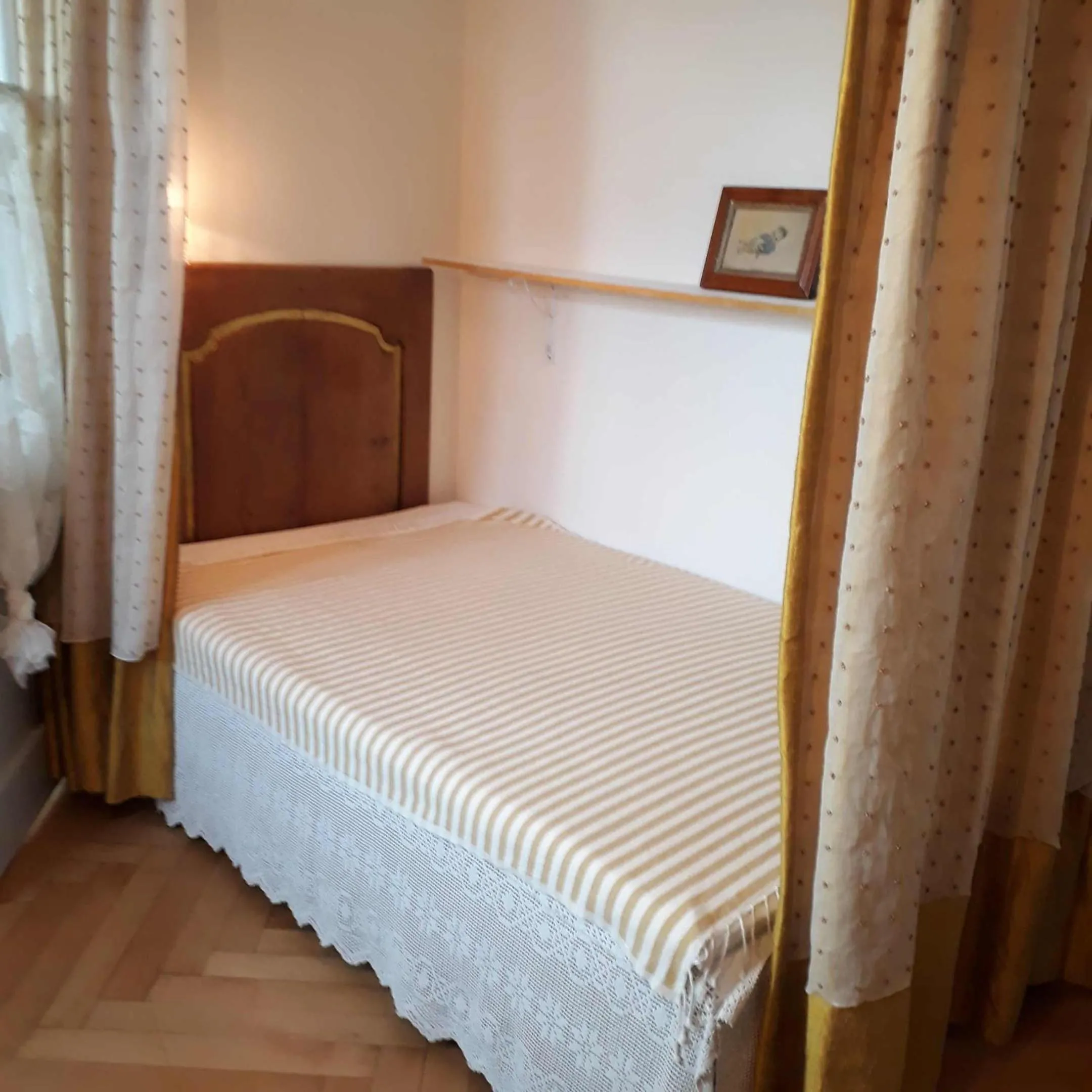 Bed in Boutique-Hotel Guesthouse Le Locle