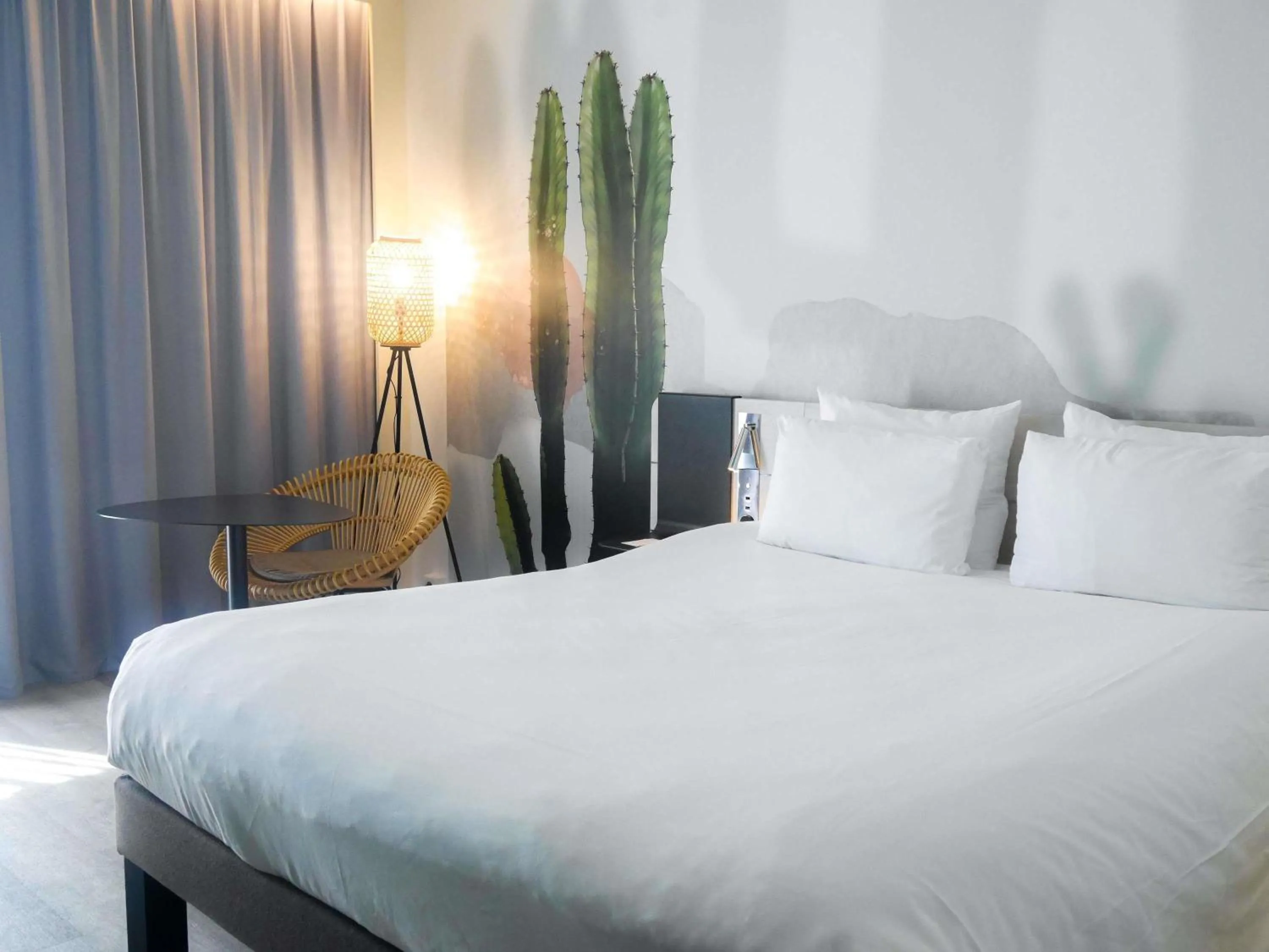 Bedroom, Bed in Novotel Monte-Carlo