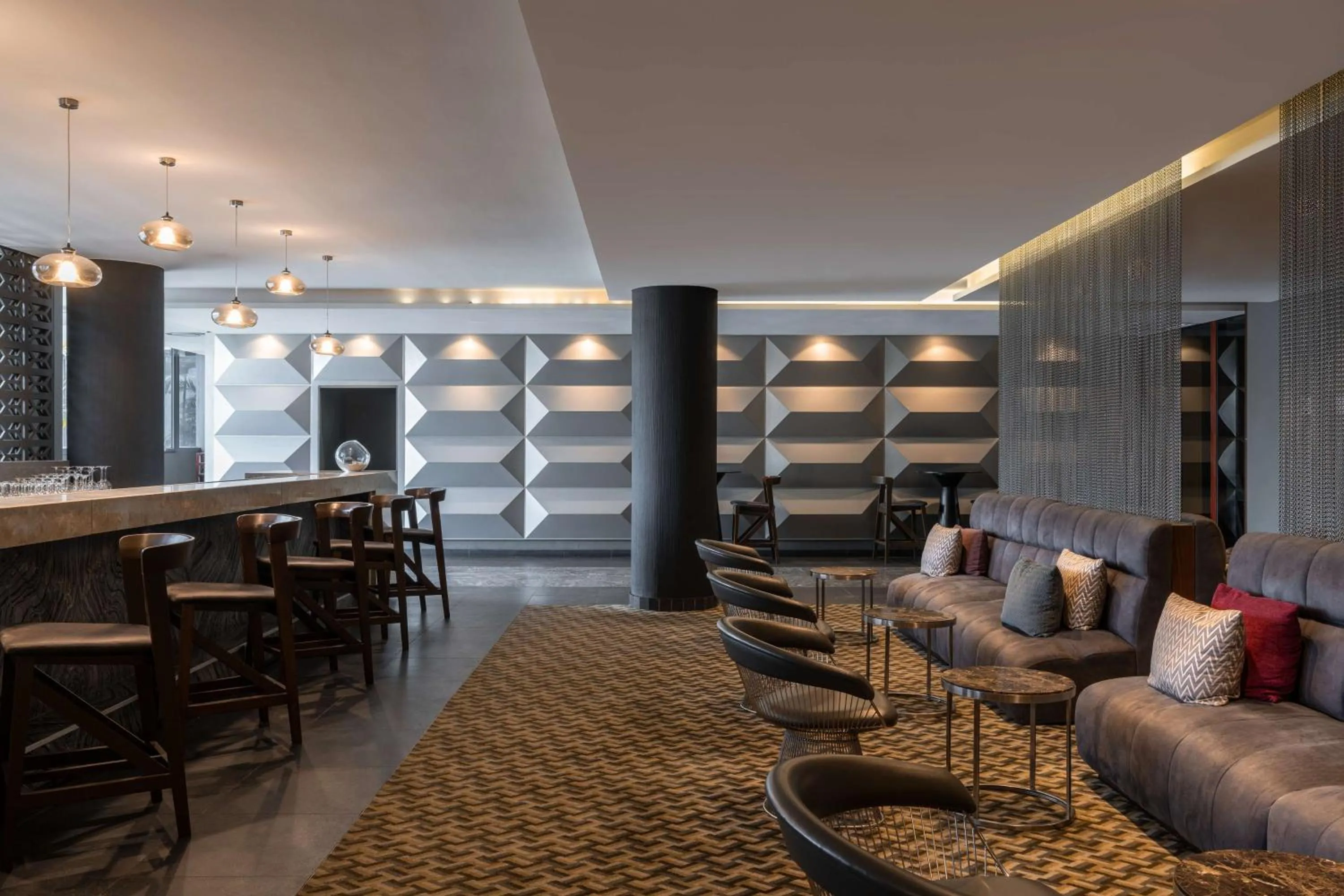 Lounge or bar in Radisson Blu Okoume Palace Hotel, Libreville