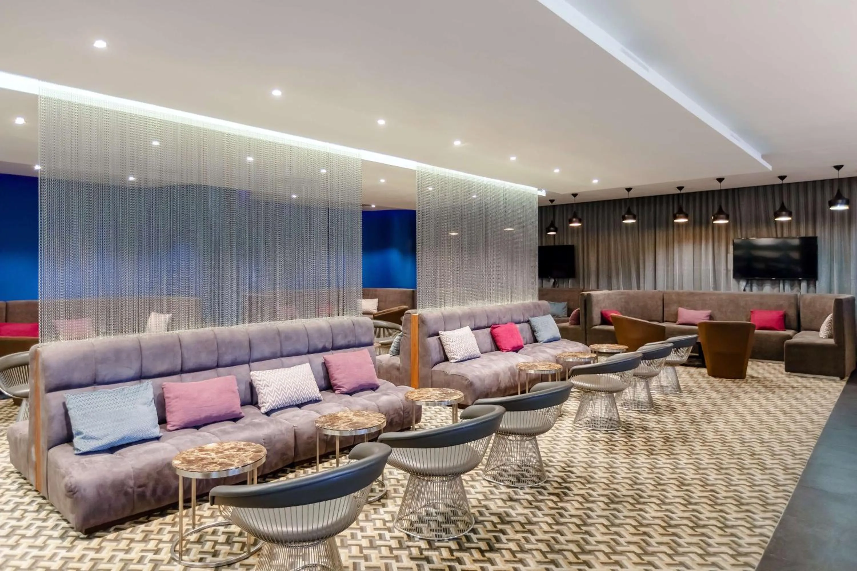 Lounge or bar in Radisson Blu Okoume Palace Hotel, Libreville