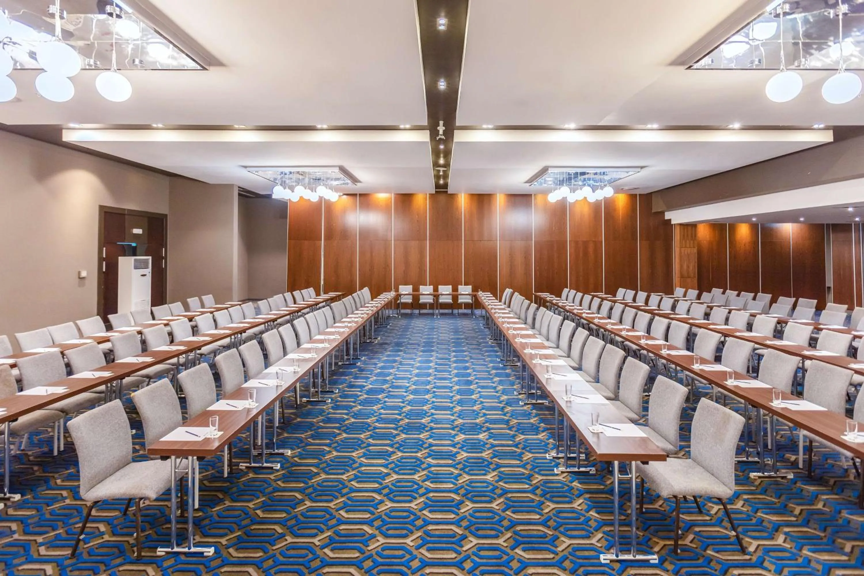 Business facilities in Radisson Blu Okoume Palace Hotel, Libreville