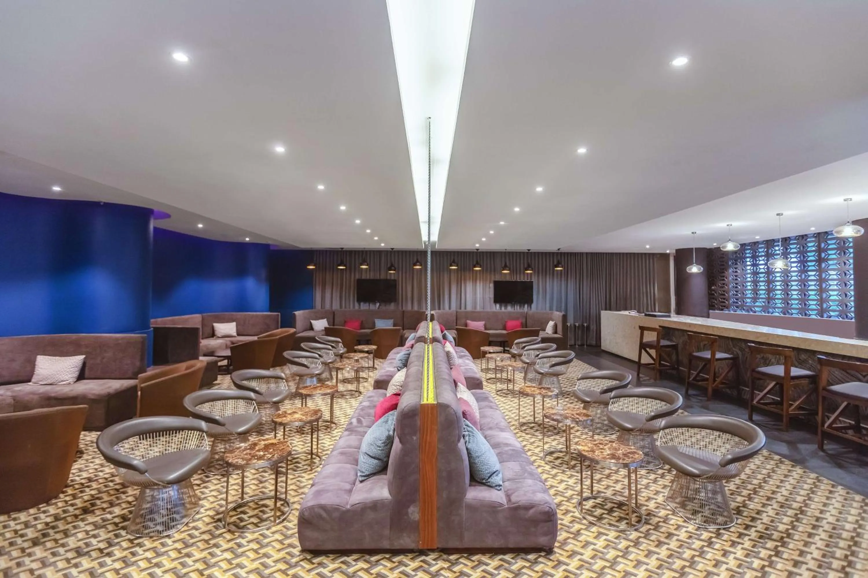 Lounge or bar in Radisson Blu Okoume Palace Hotel, Libreville