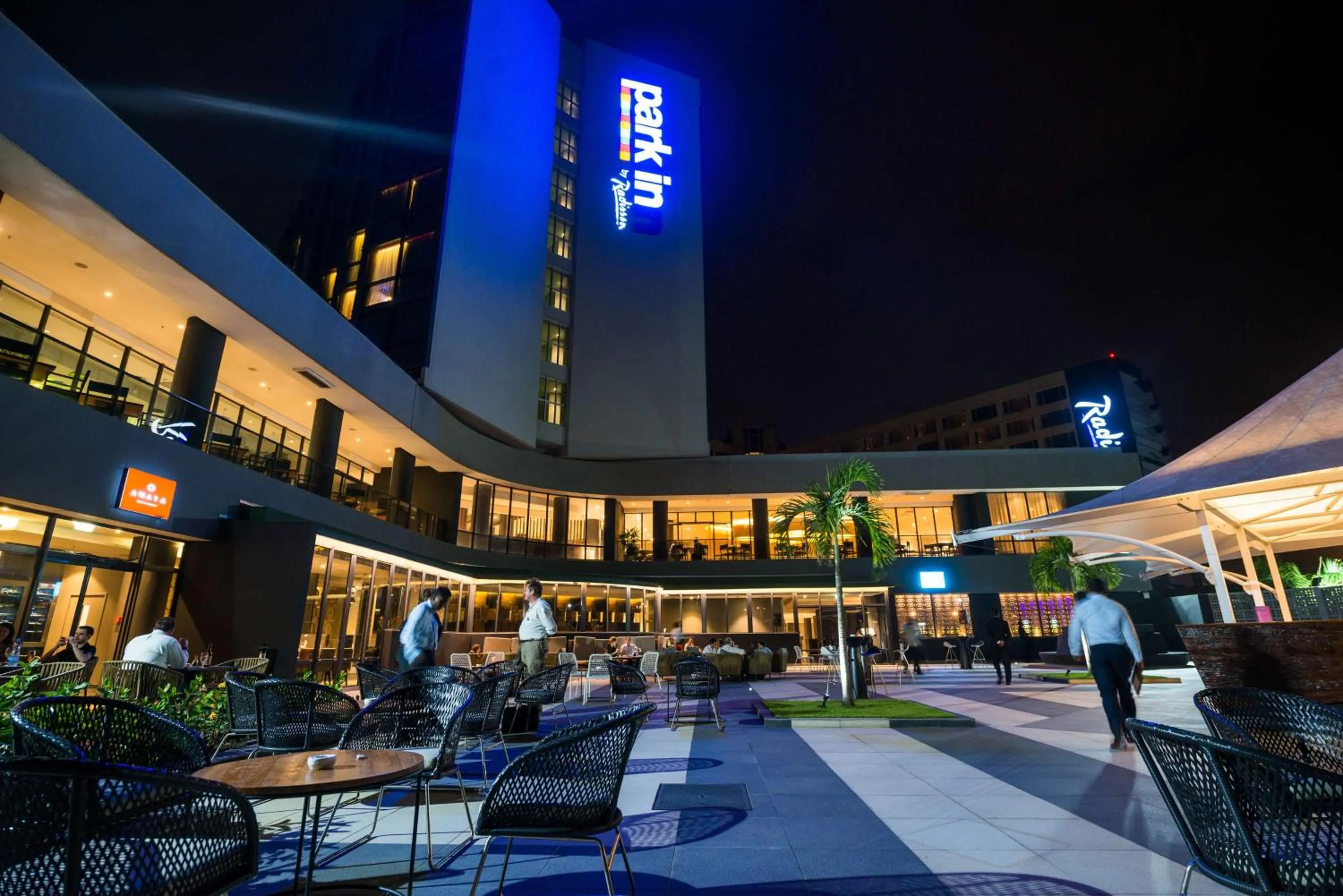 Lounge or bar in Radisson Blu Okoume Palace Hotel, Libreville
