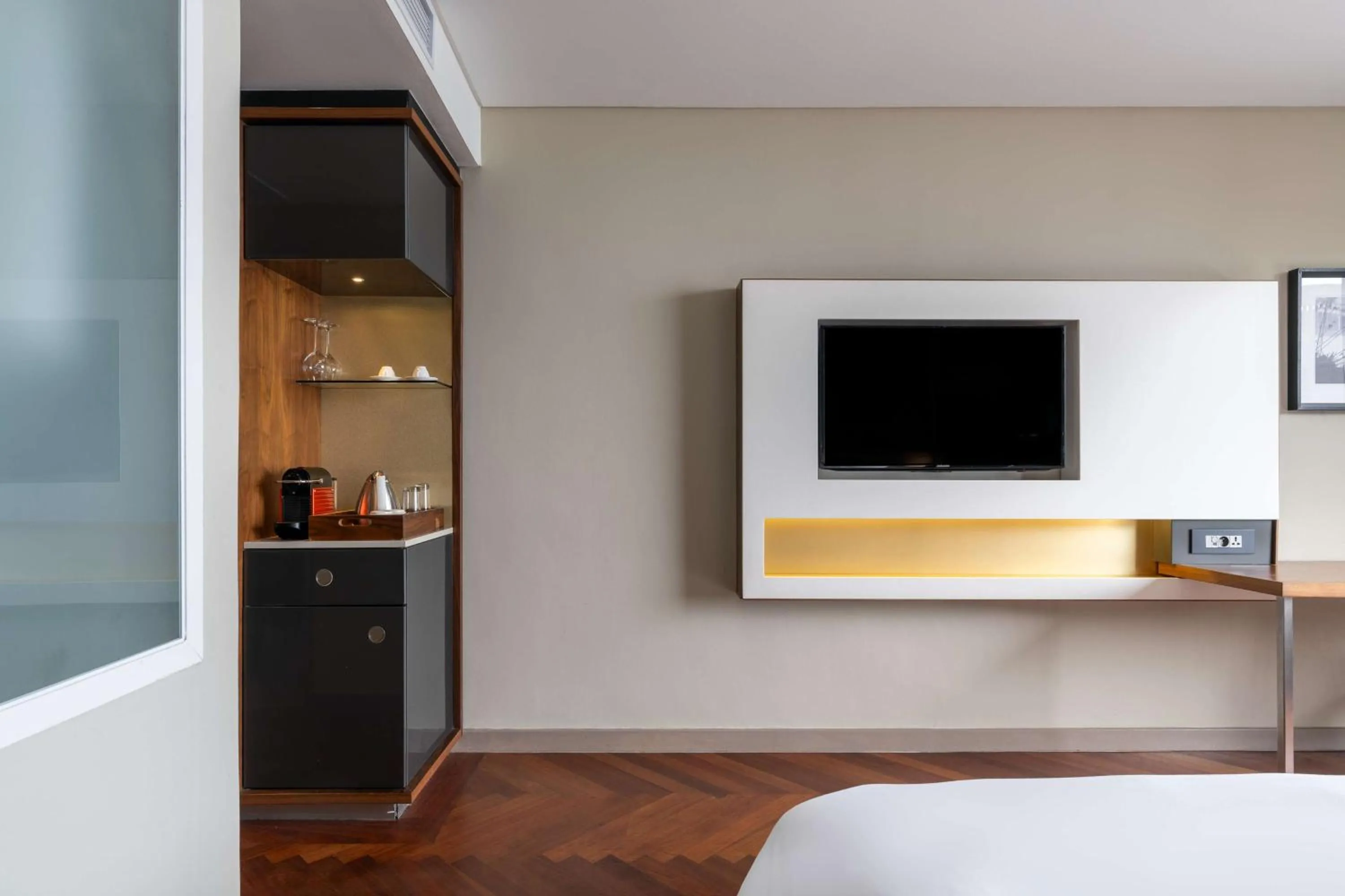 Bedroom, Bed in Radisson Blu Okoume Palace Hotel, Libreville