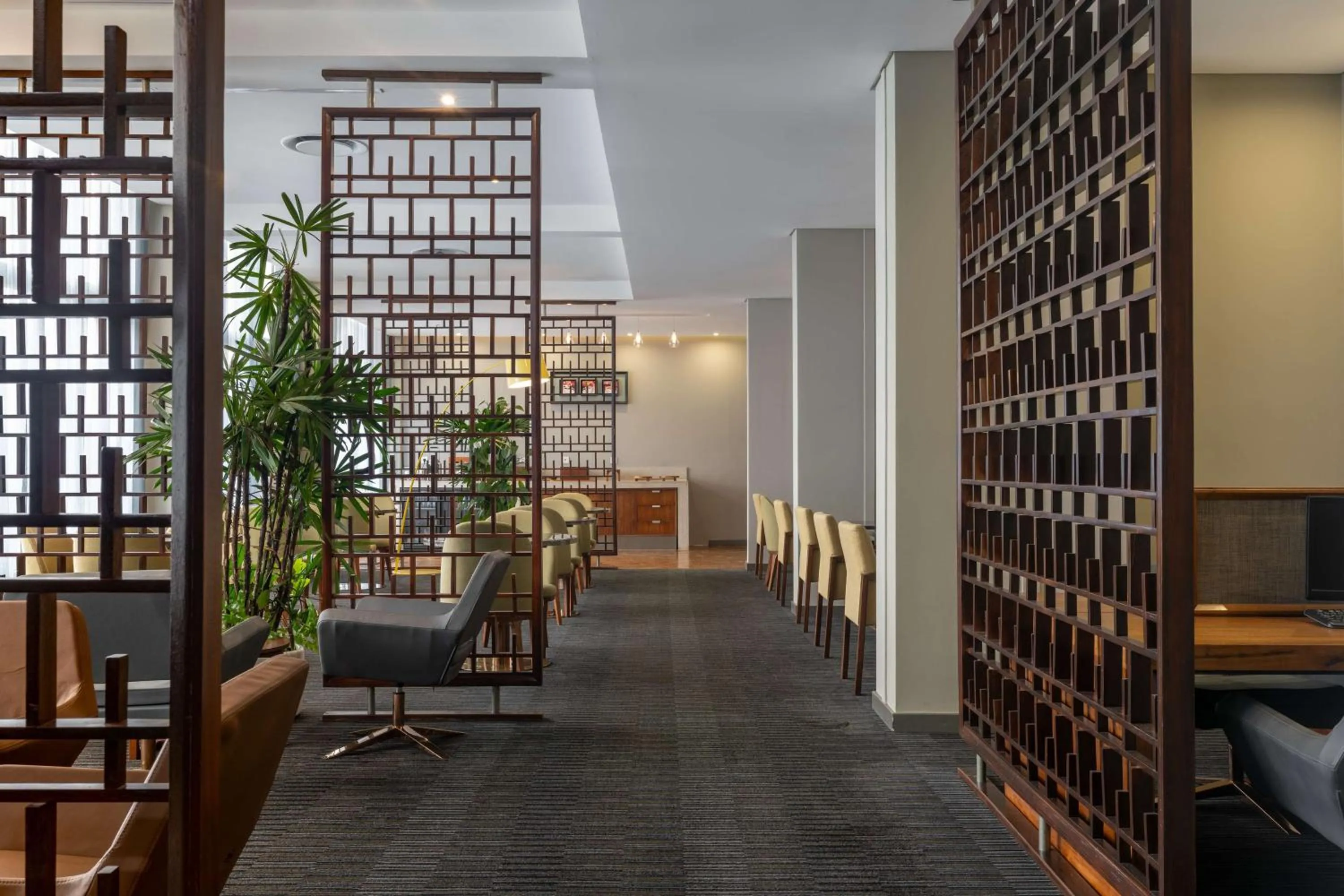 Lounge or bar in Radisson Blu Okoume Palace Hotel, Libreville