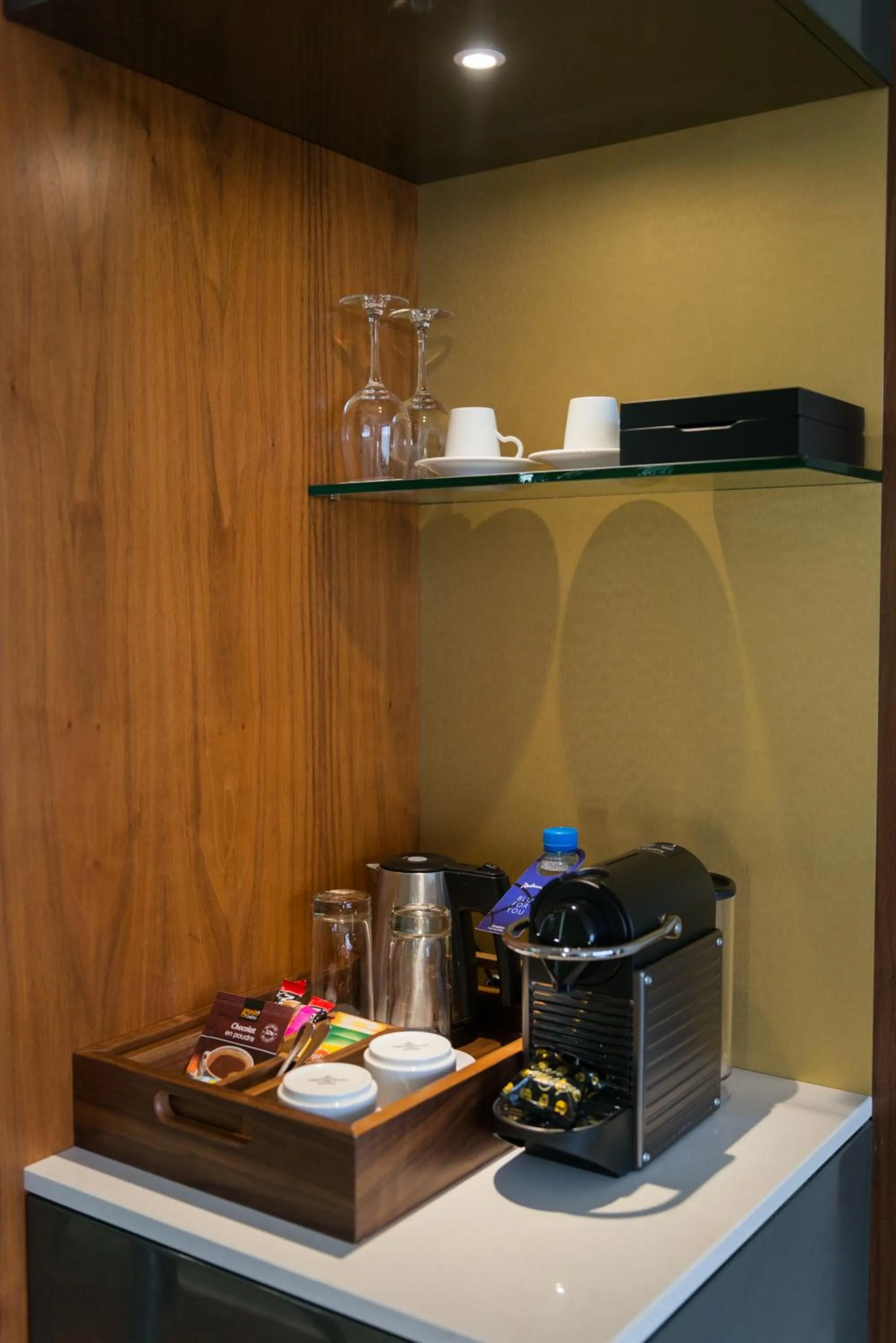 Coffee/tea facilities in Radisson Blu Okoume Palace Hotel, Libreville