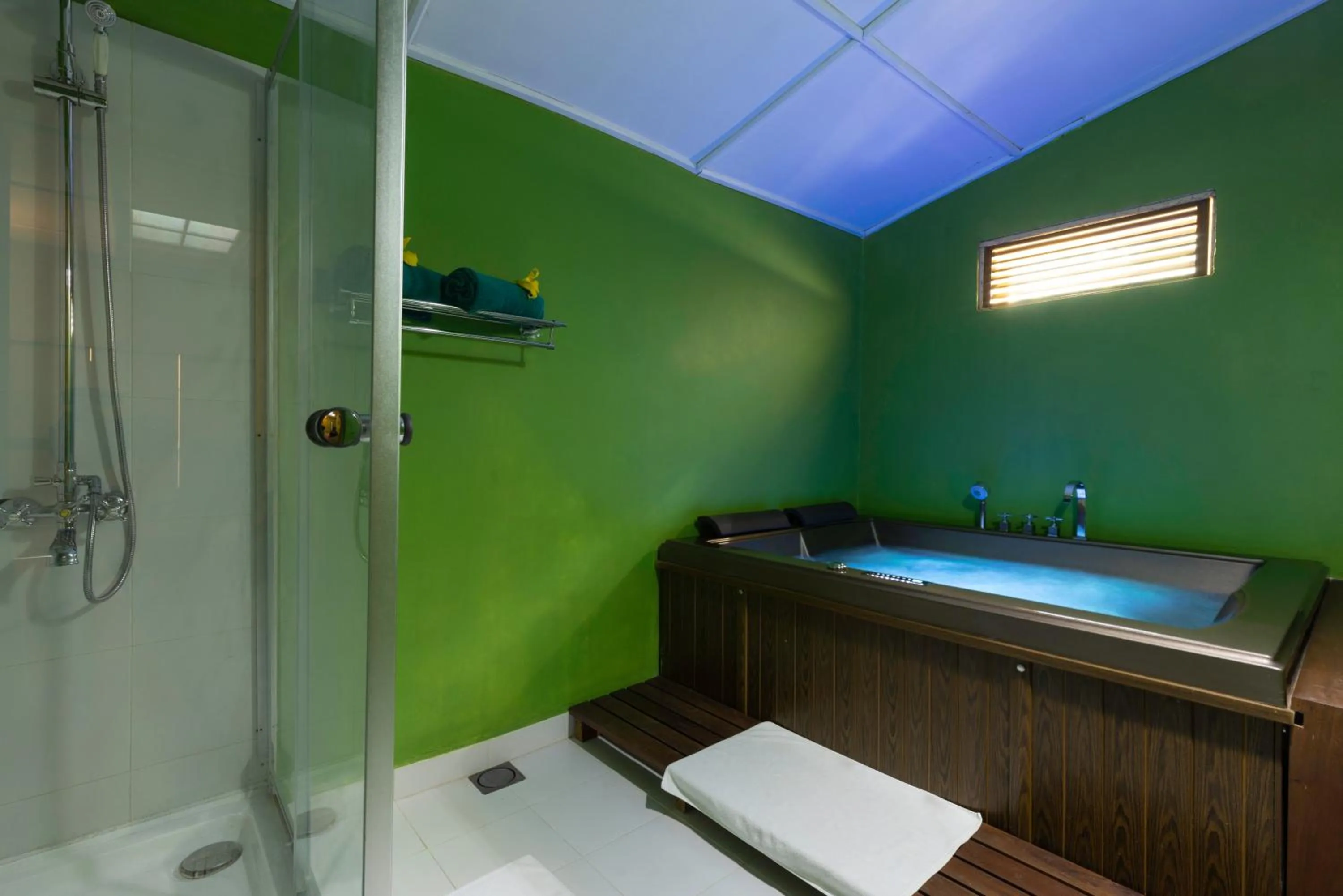 Activities in Scottish Planter Bungalow- Thema Collection