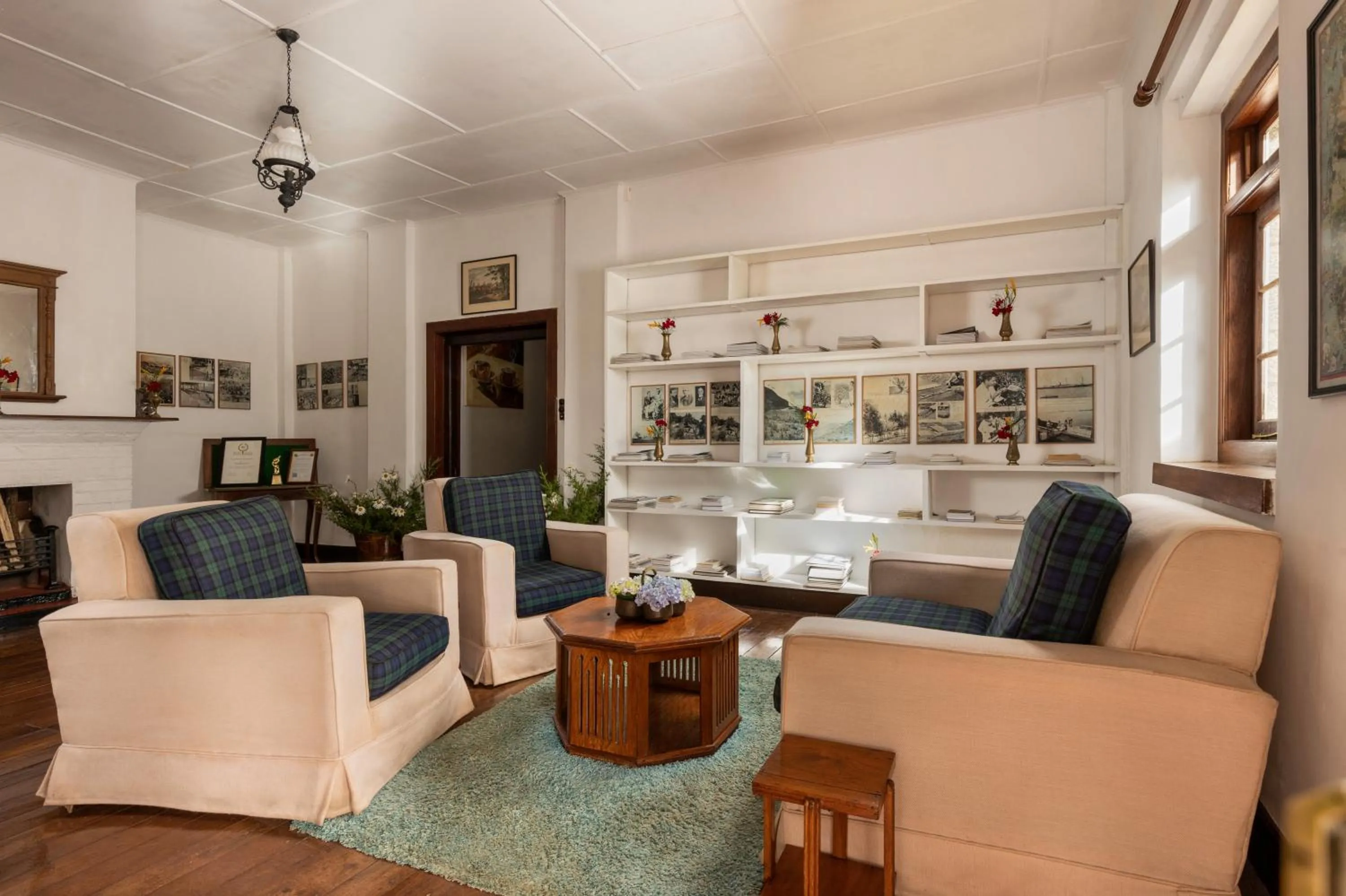 Living room in Scottish Planter Bungalow- Thema Collection