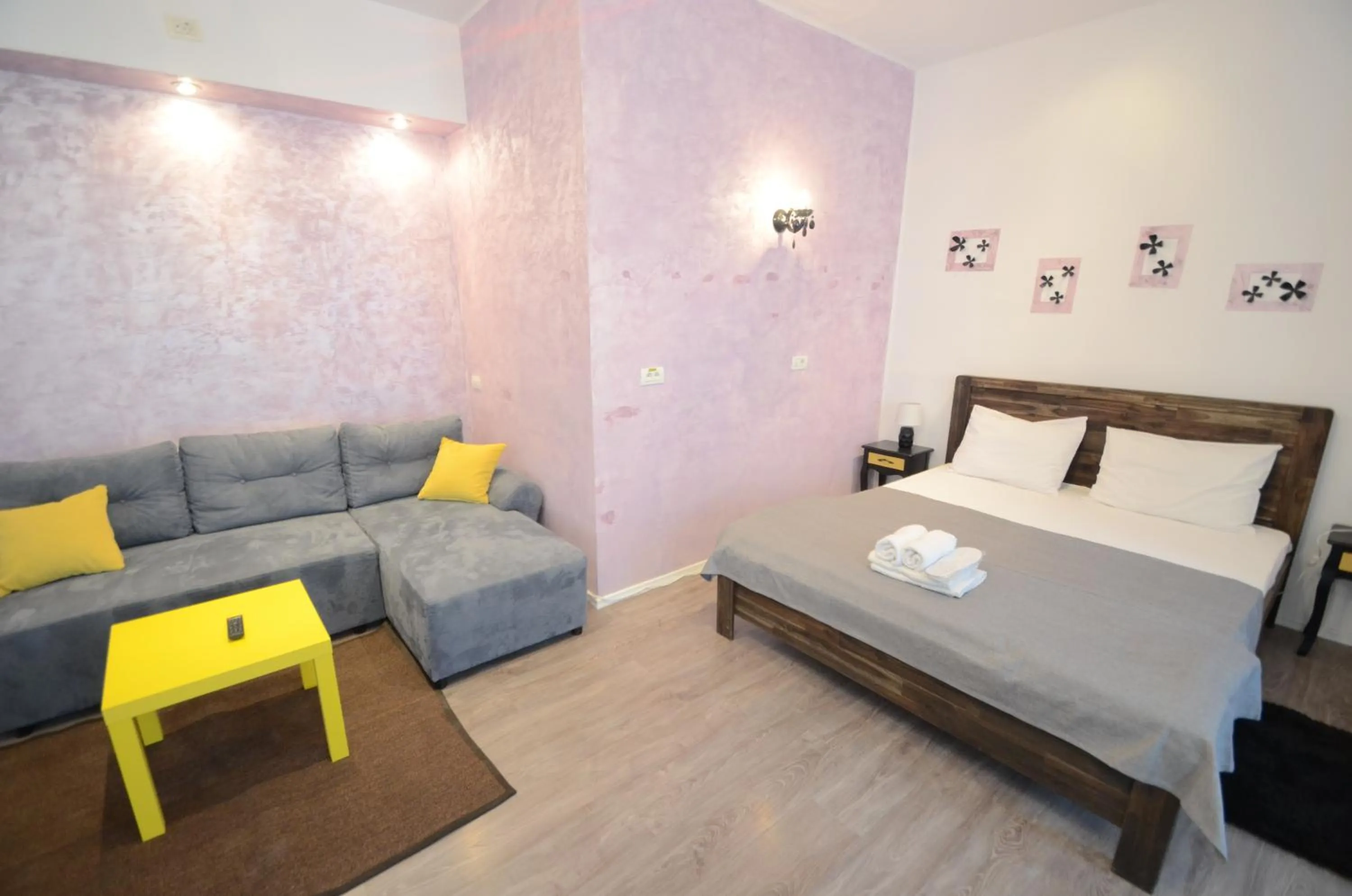 Living room, Bed in Mosilor Apartments