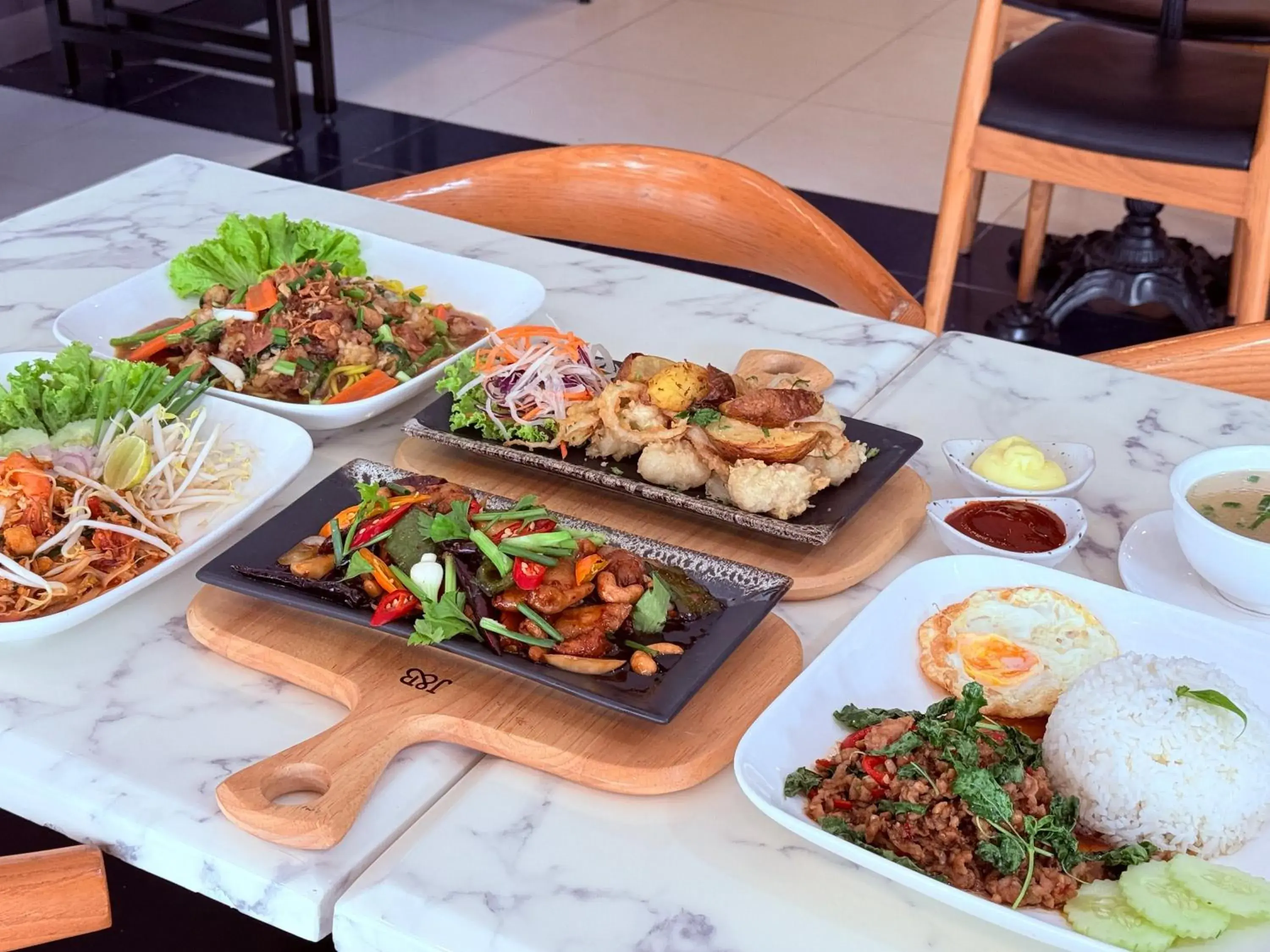 Food and drinks in Cubic Pratunam Food and drinks in Cubic Pratunam