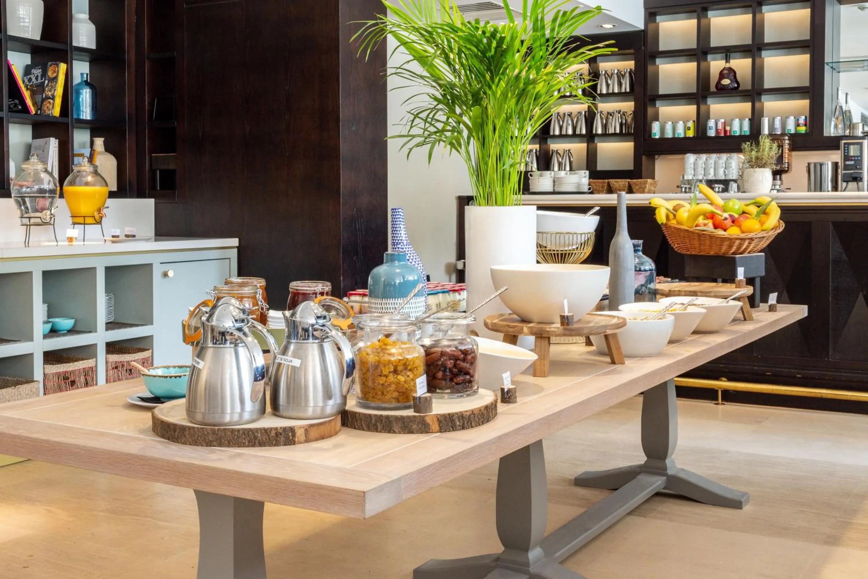 Restaurant/places to eat in Columbus Hotel Monte-Carlo, Curio Collection by Hilton