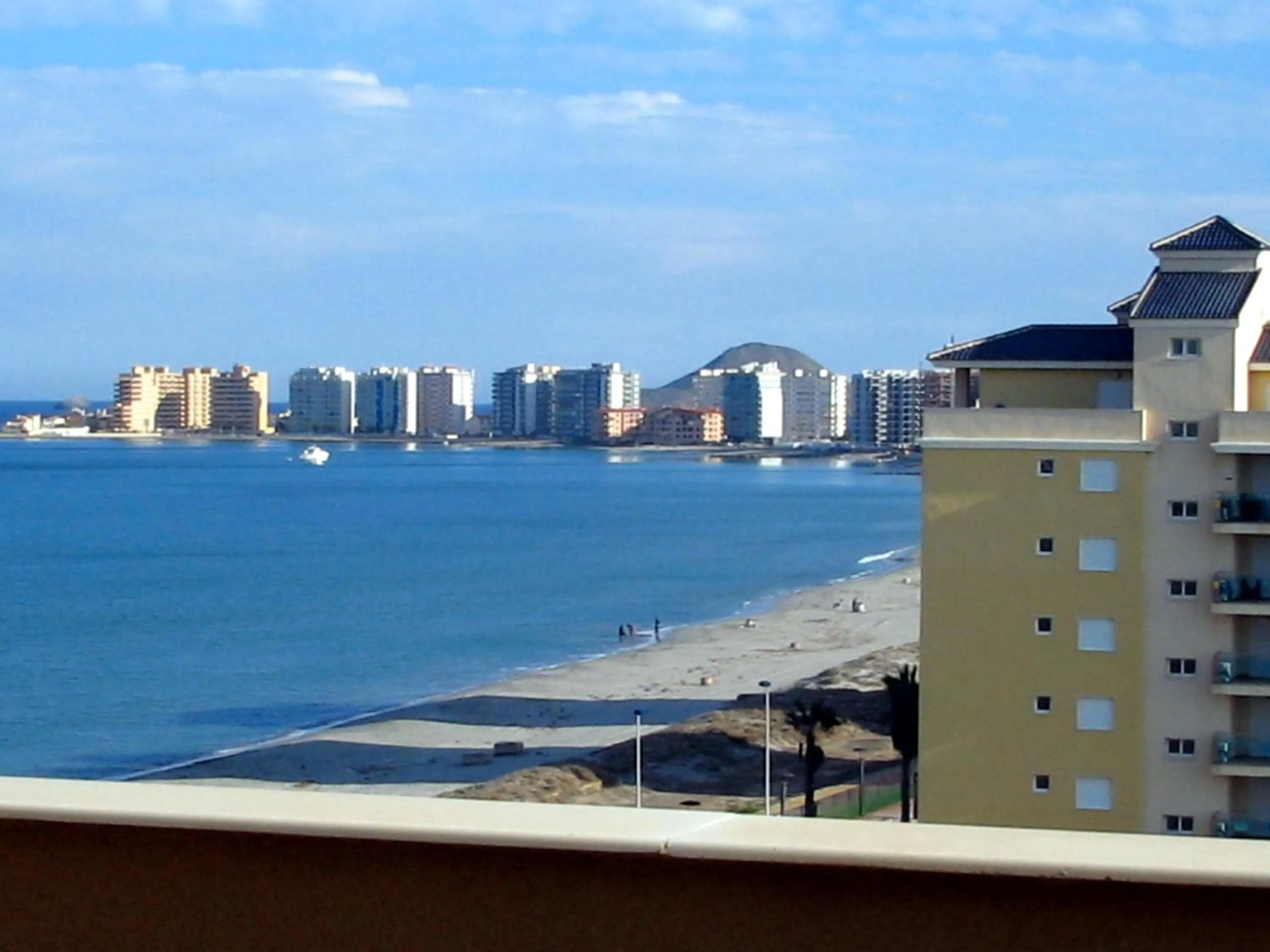 Beachfront penthouse in Residencial Dos Mares