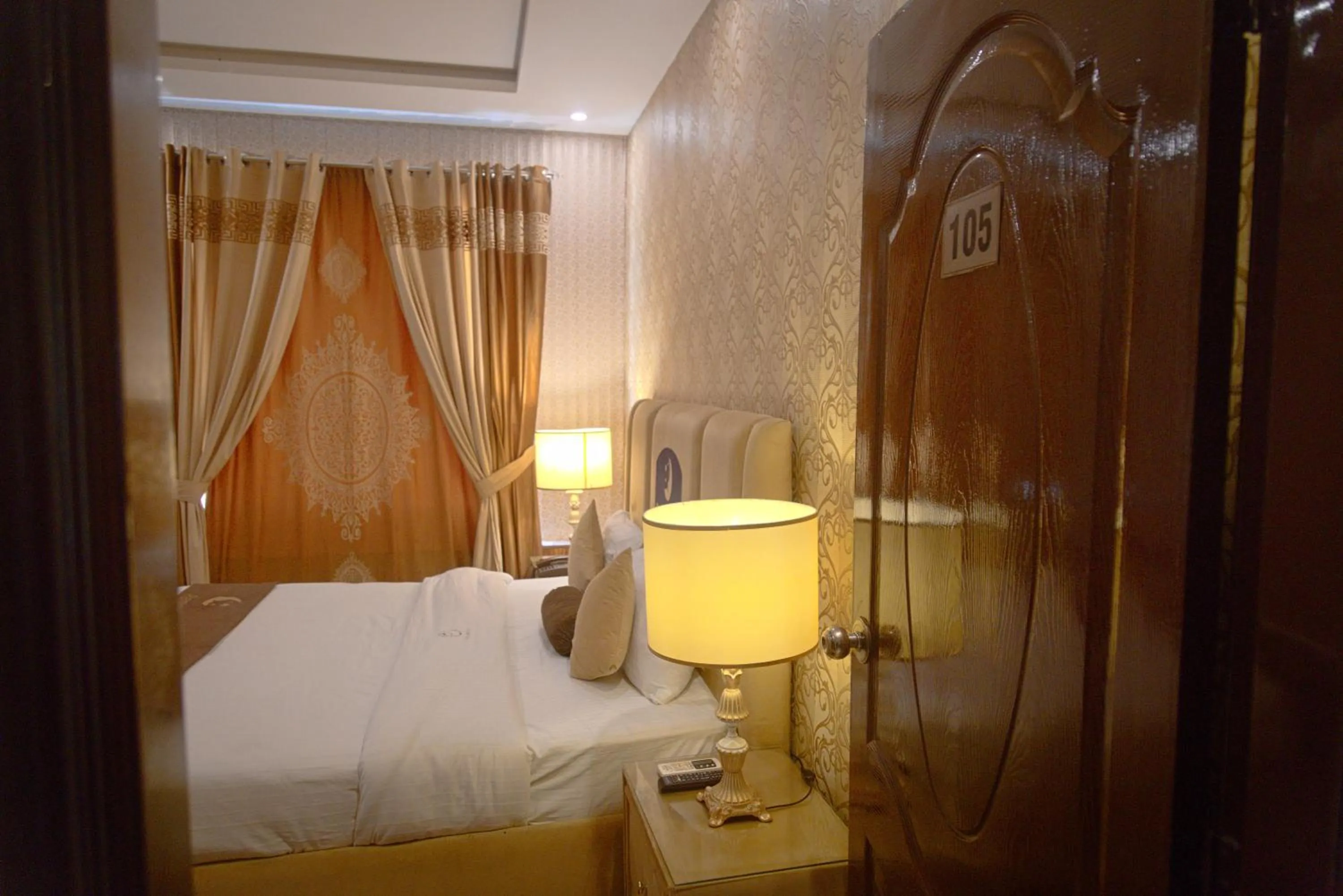 Bedroom, Bed in Premier Inn Johar Town Lahore