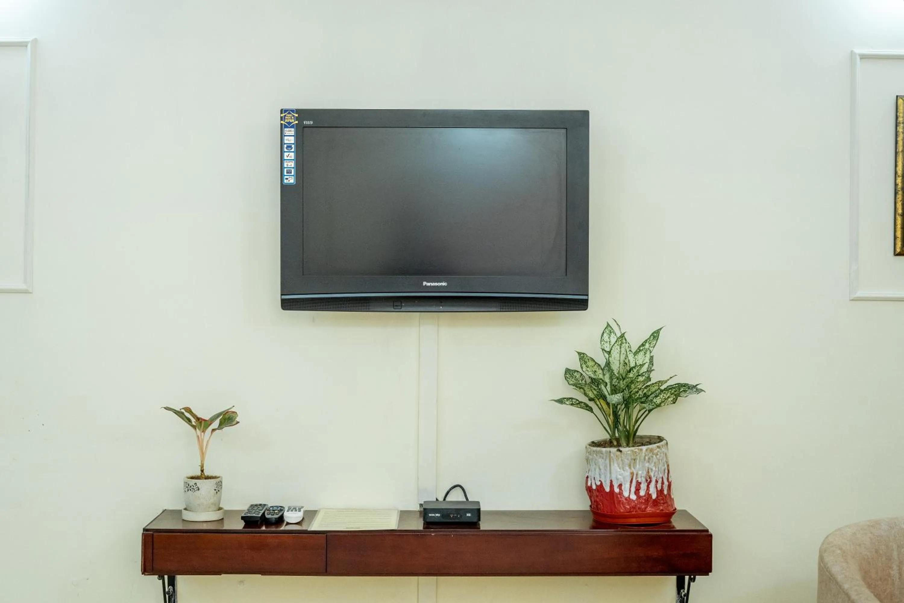 Communal lounge/ TV room in Enkay Residency V Block-Cyber City