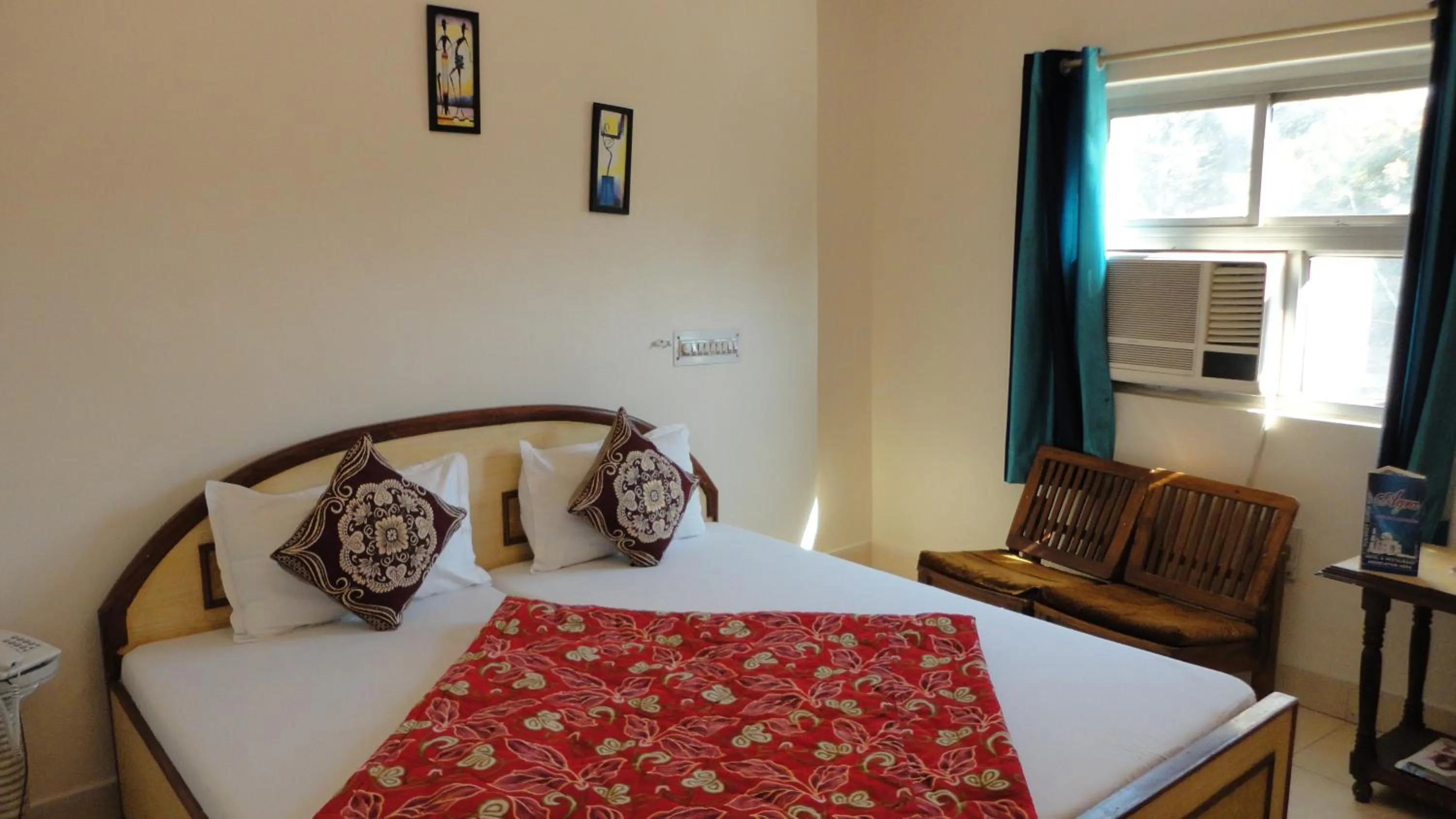 Bed in Hotel Swarajya Palace