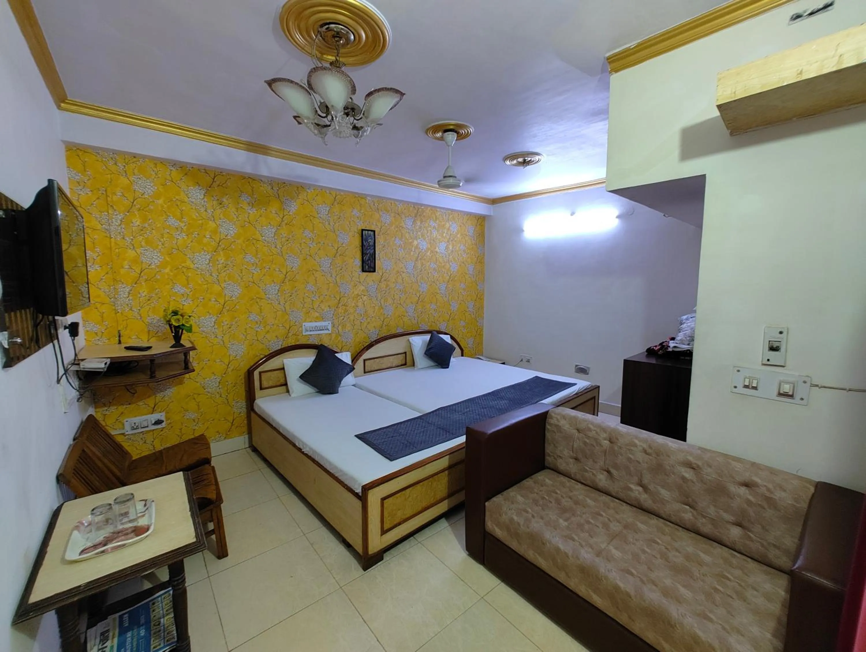 Bathroom, Bed in Hotel Swarajya Palace