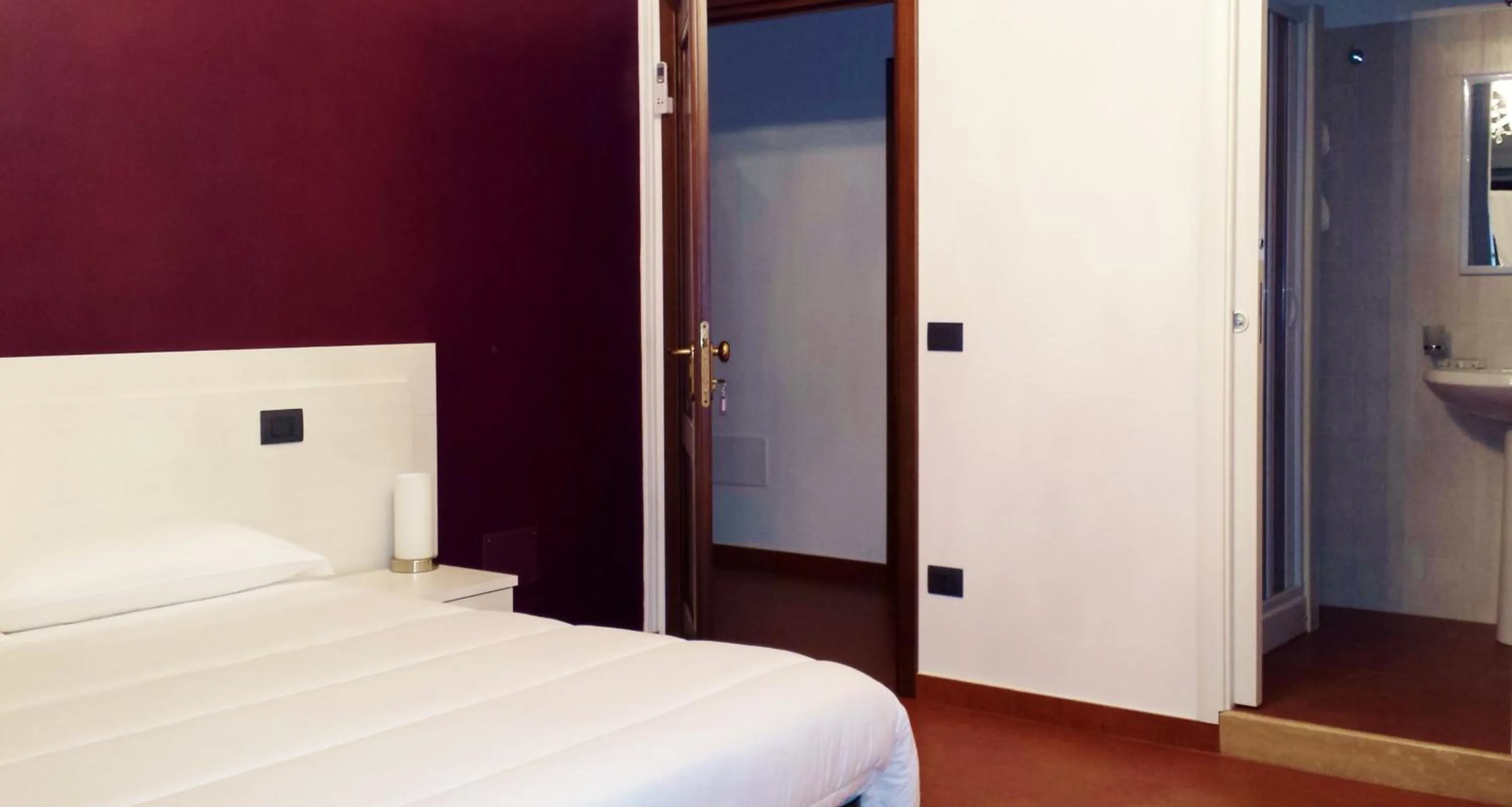 Bedroom, Bed in Metropoli's