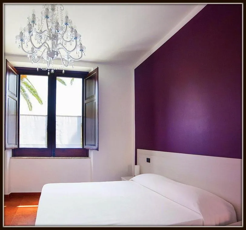 Bedroom, Bed in Metropoli's