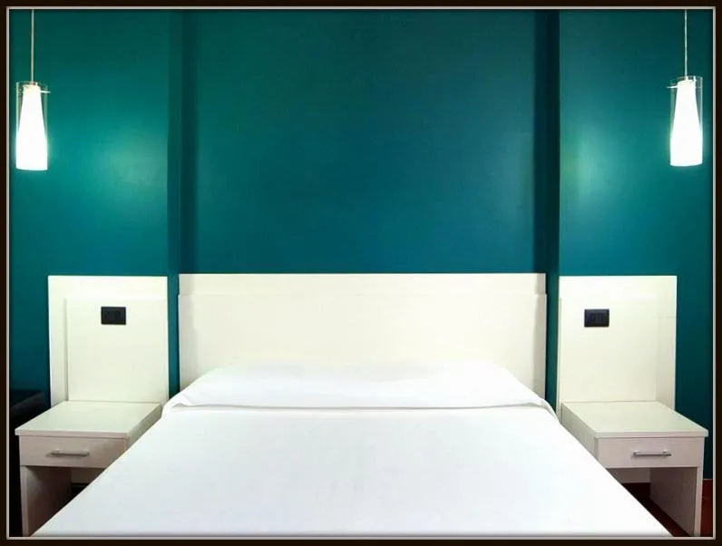 Bedroom, Bed in Metropoli's