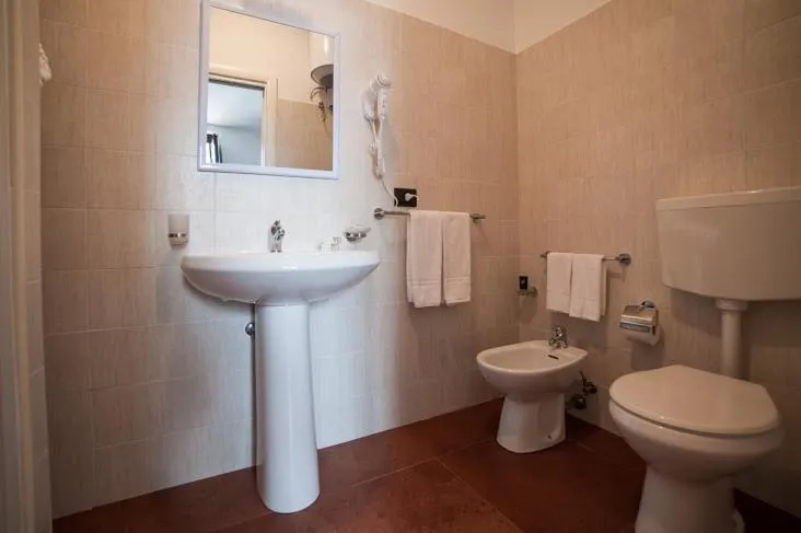 Bathroom in Metropoli's