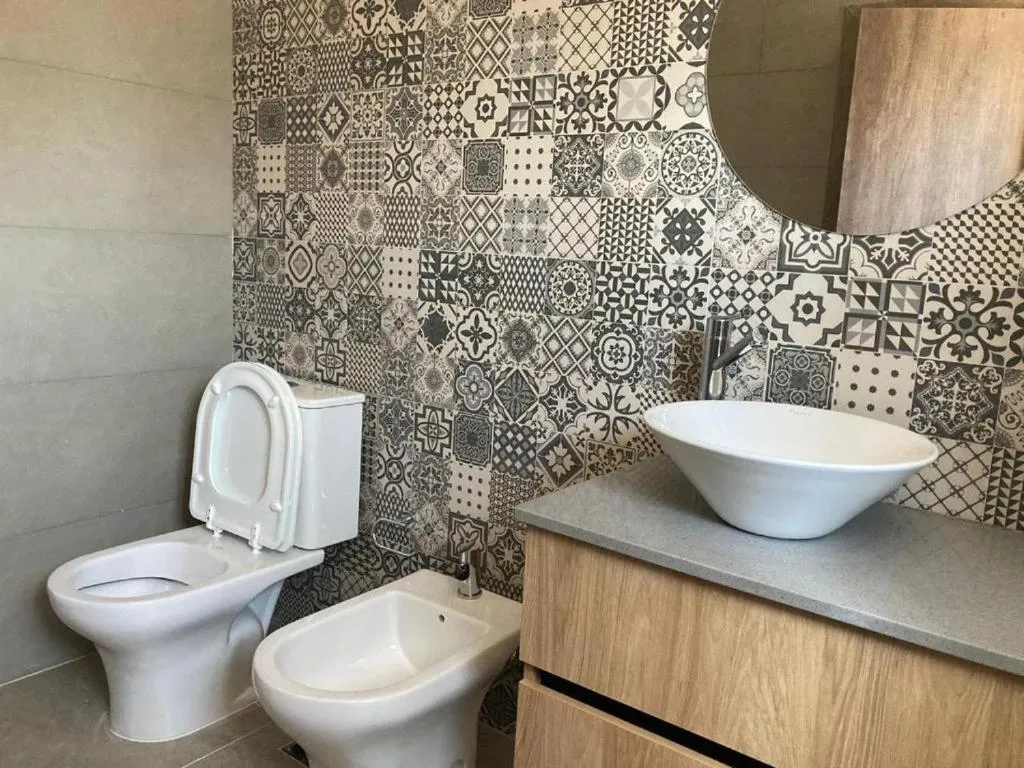Toilet in C&R Hoteles PDLA