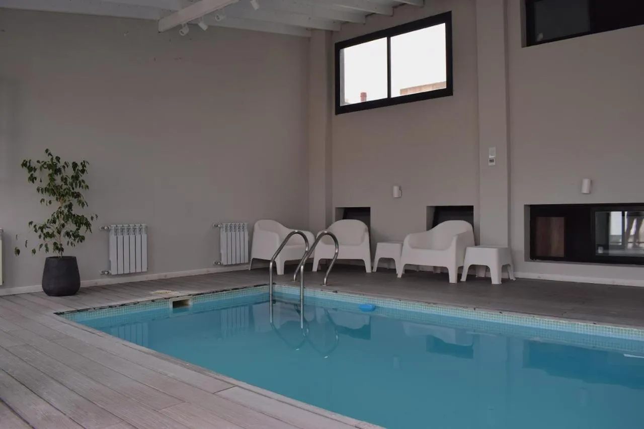 Swimming pool in C&R Hoteles PDLA
