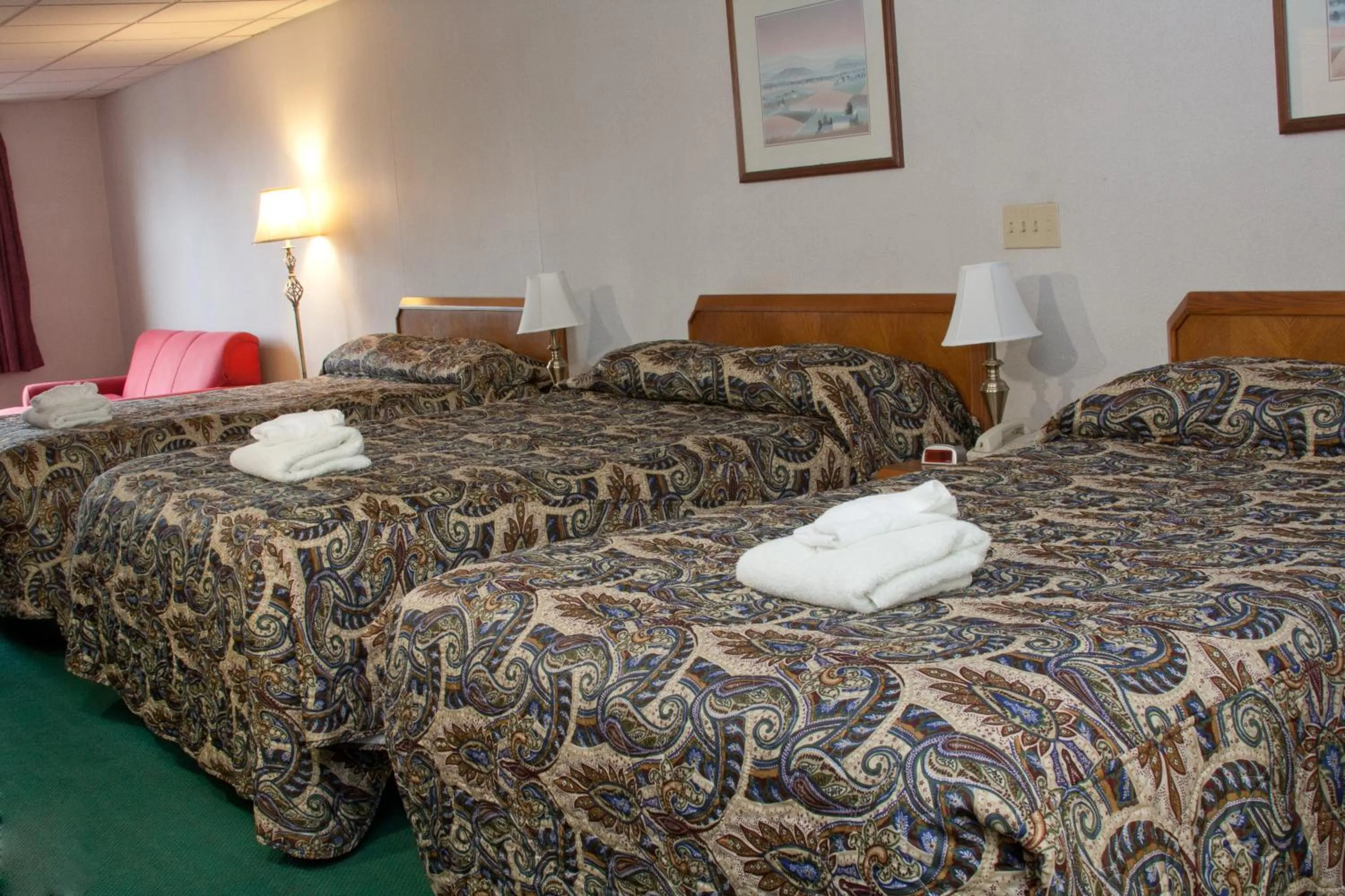 Other, Bed in Anchorage Inn Burlington