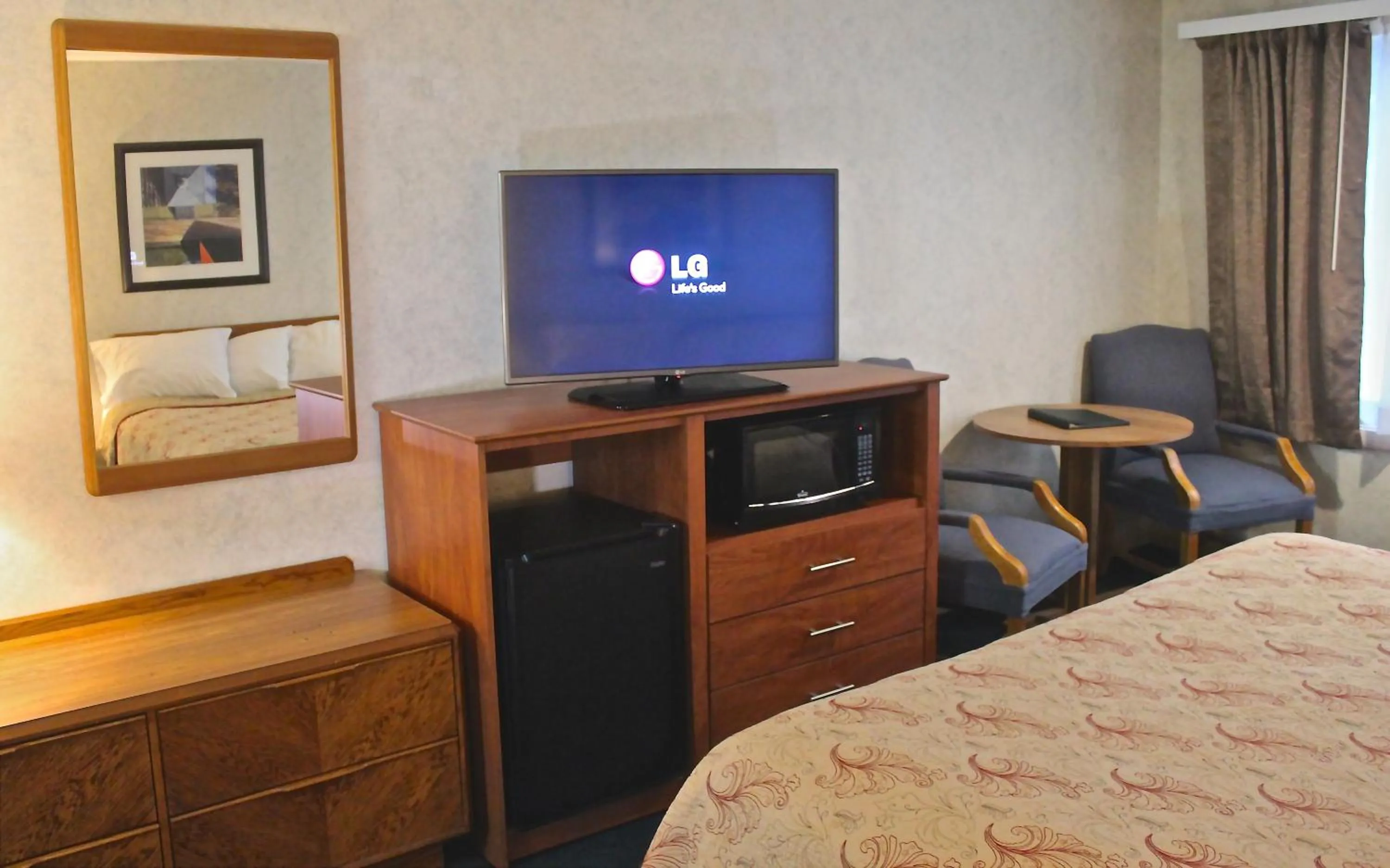 TV and multimedia, Bed in Anchorage Inn Burlington