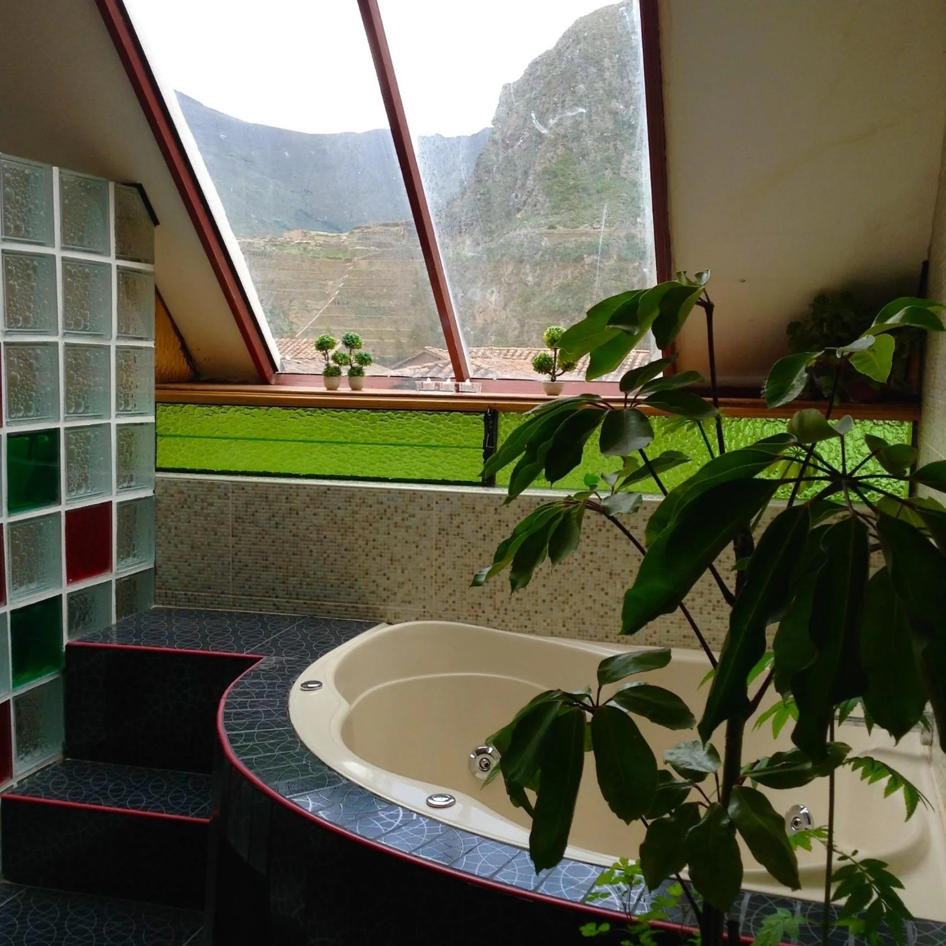 Hot Tub in Hotel Inka King