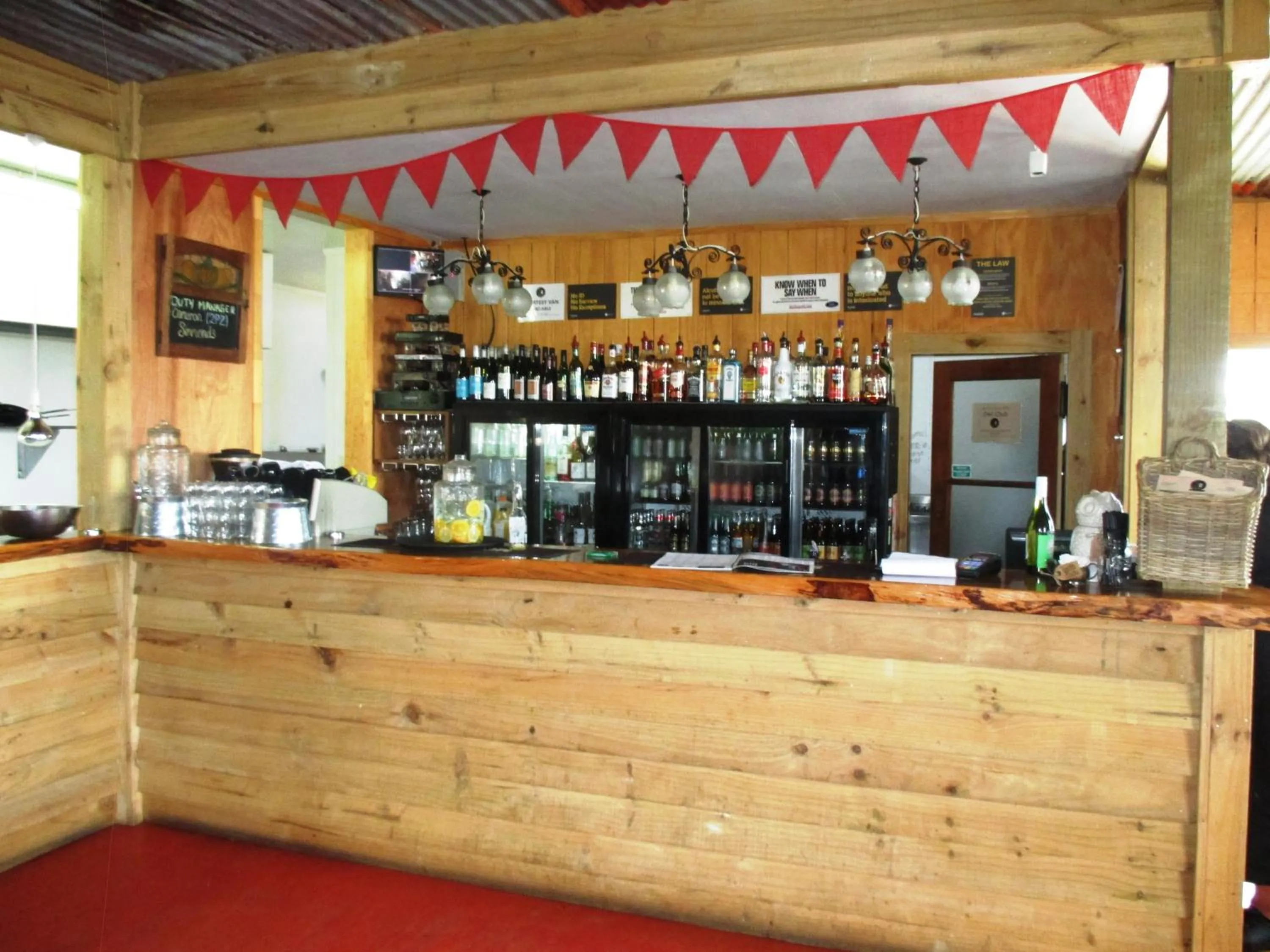 Restaurant/places to eat in FatOwl Motel, Bar & Eatery