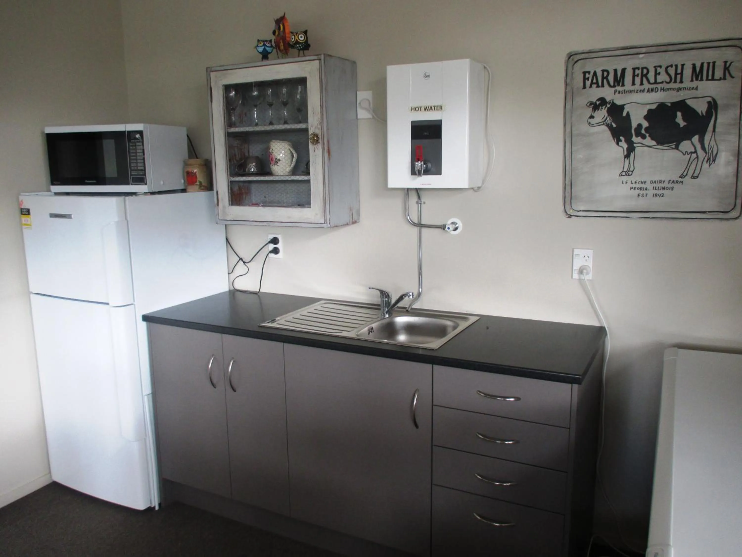 FatOwl Motel, Bar & Eatery