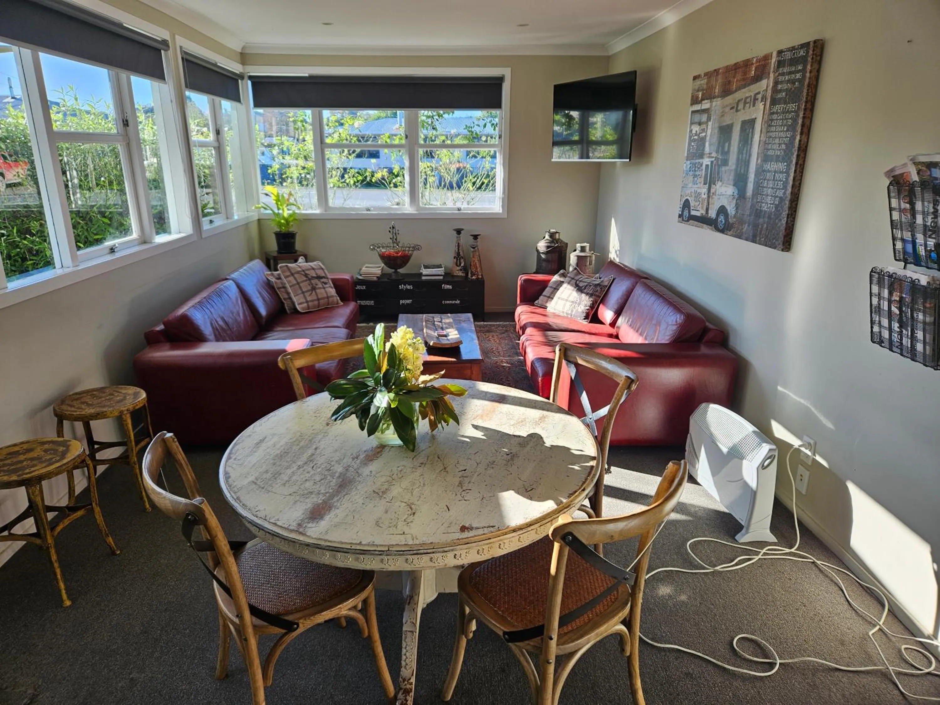 FatOwl Motel, Bar & Eatery