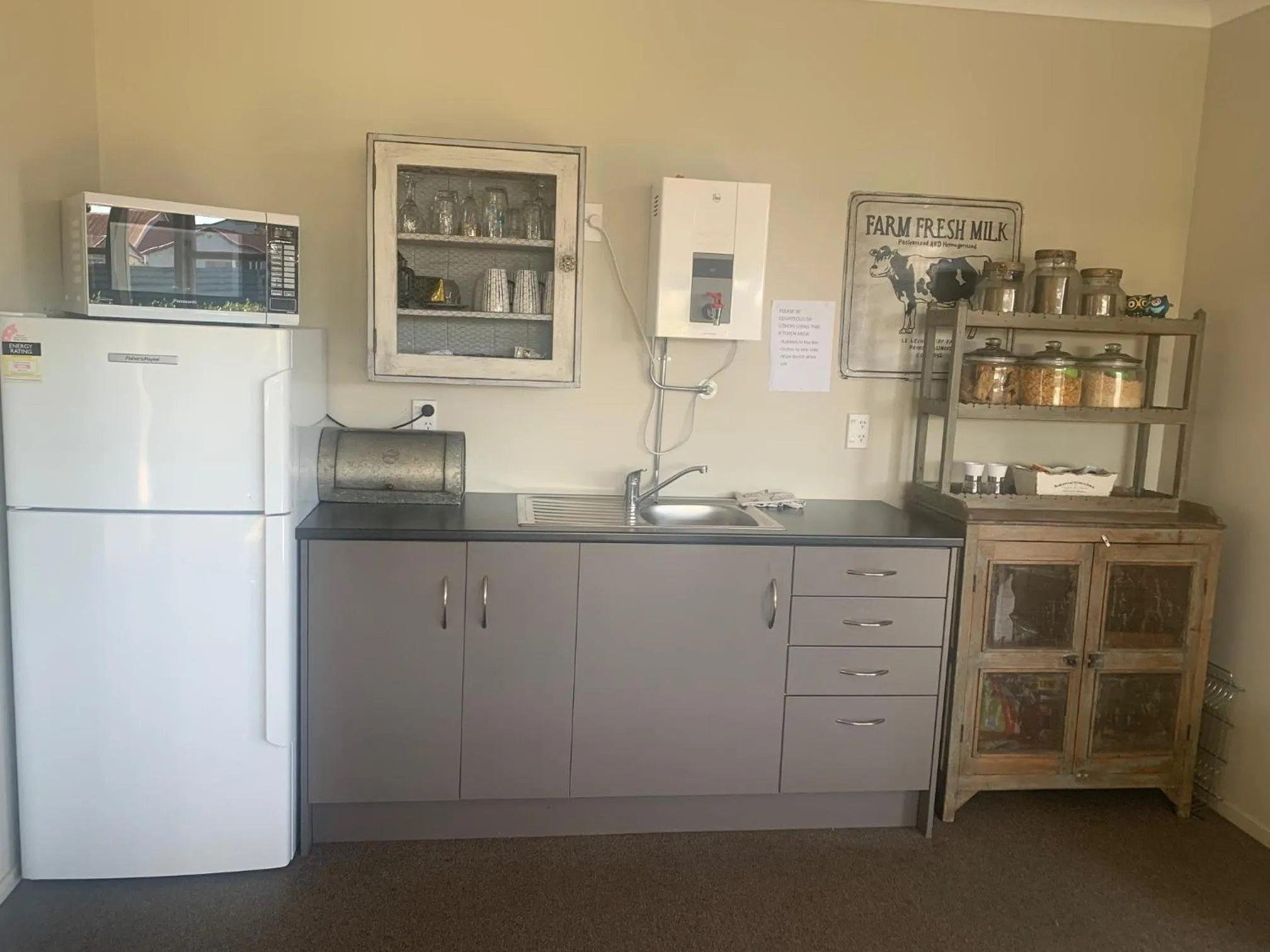 FatOwl Motel, Bar & Eatery