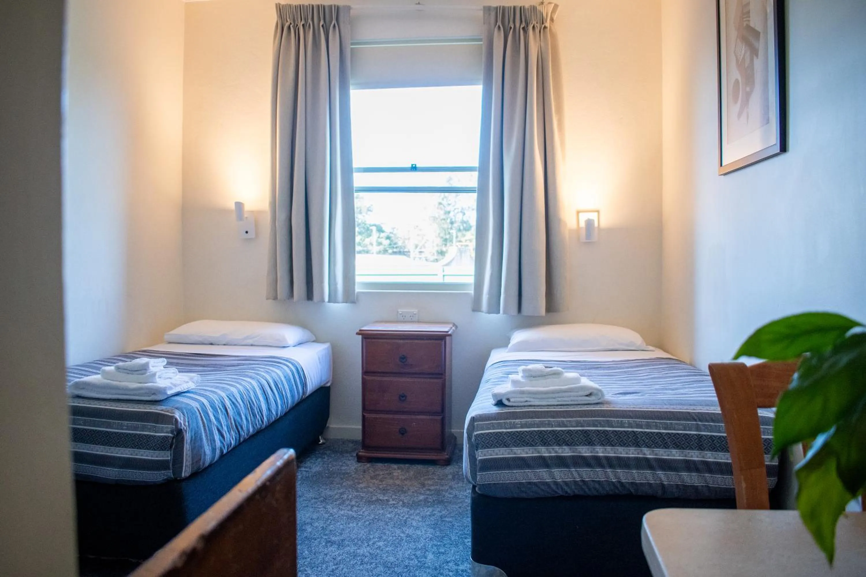 Bedroom, Bed in Royal Hotel