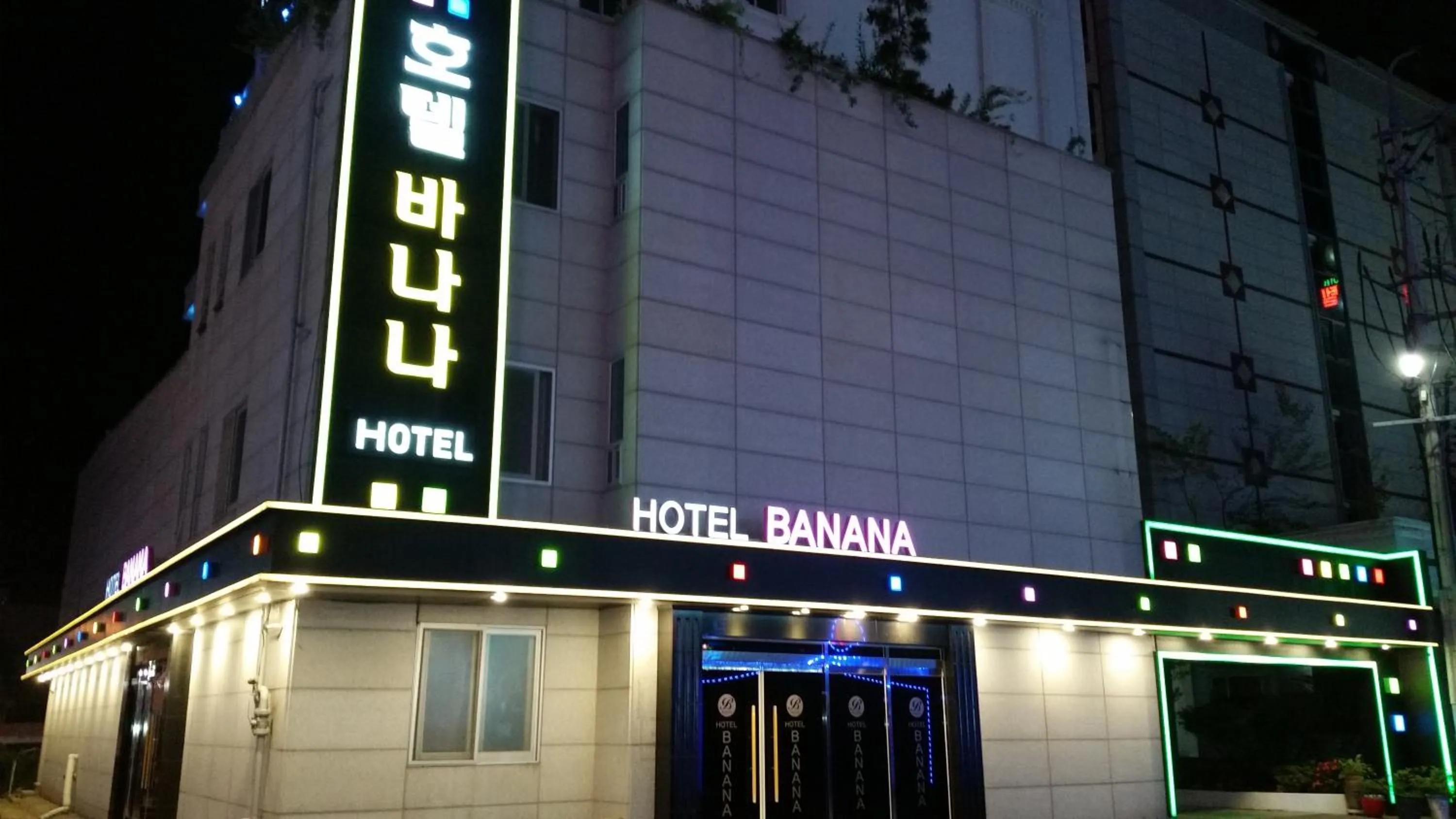 Property Building in GuangJu Hotel Banana