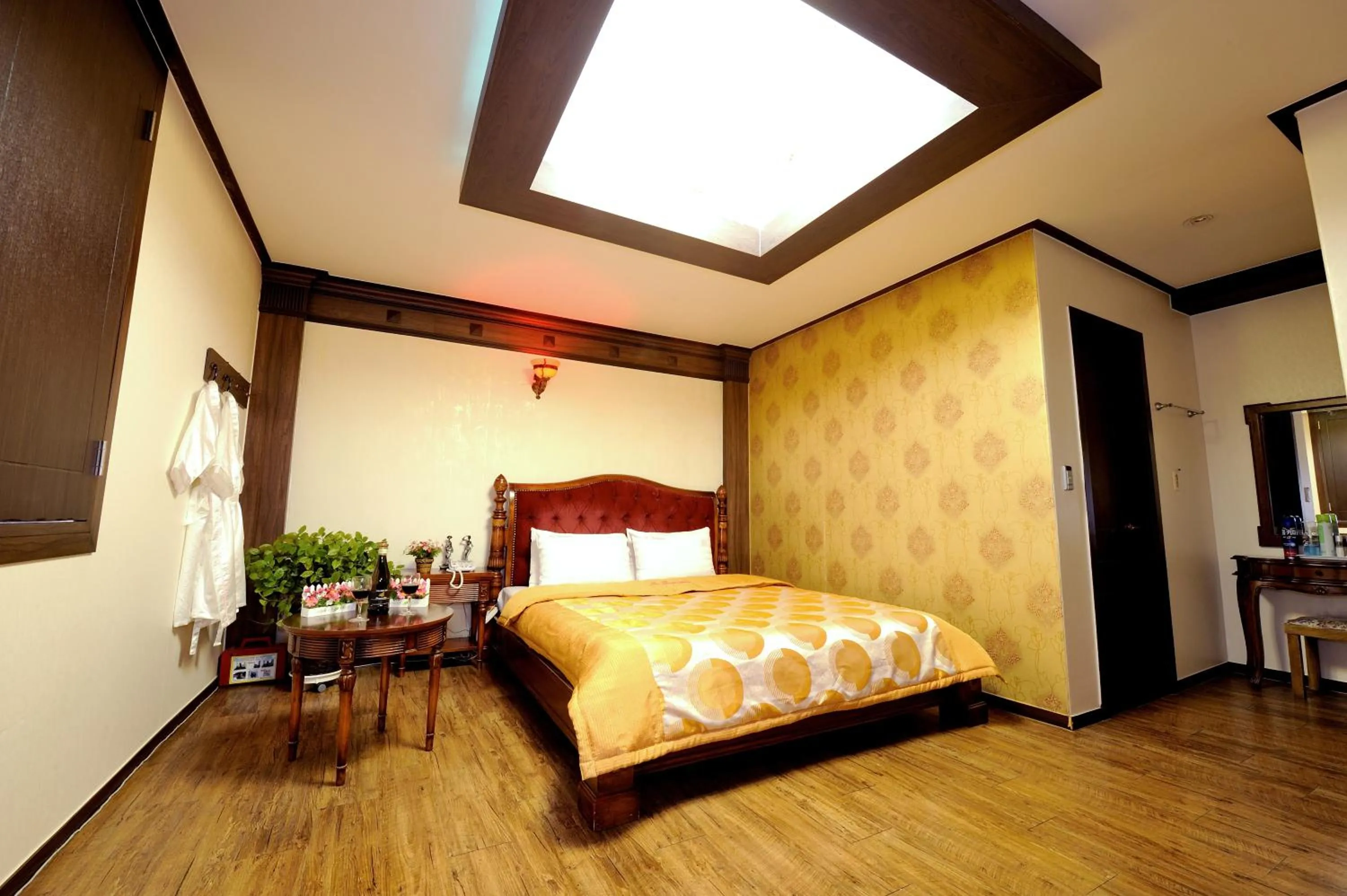 Shower in GuangJu Hotel Banana