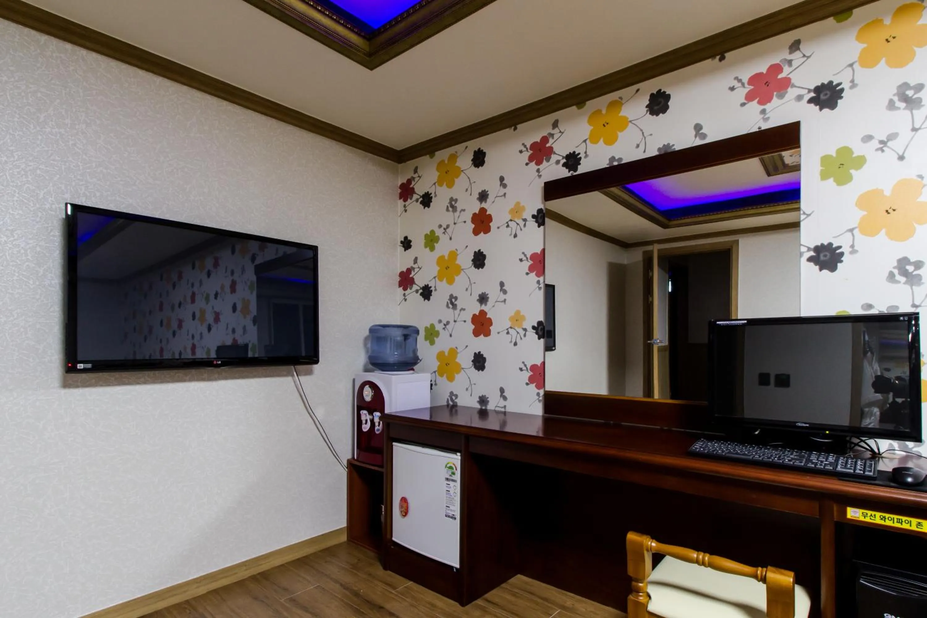 TV/Entertainment Center in GuangJu Hotel Banana