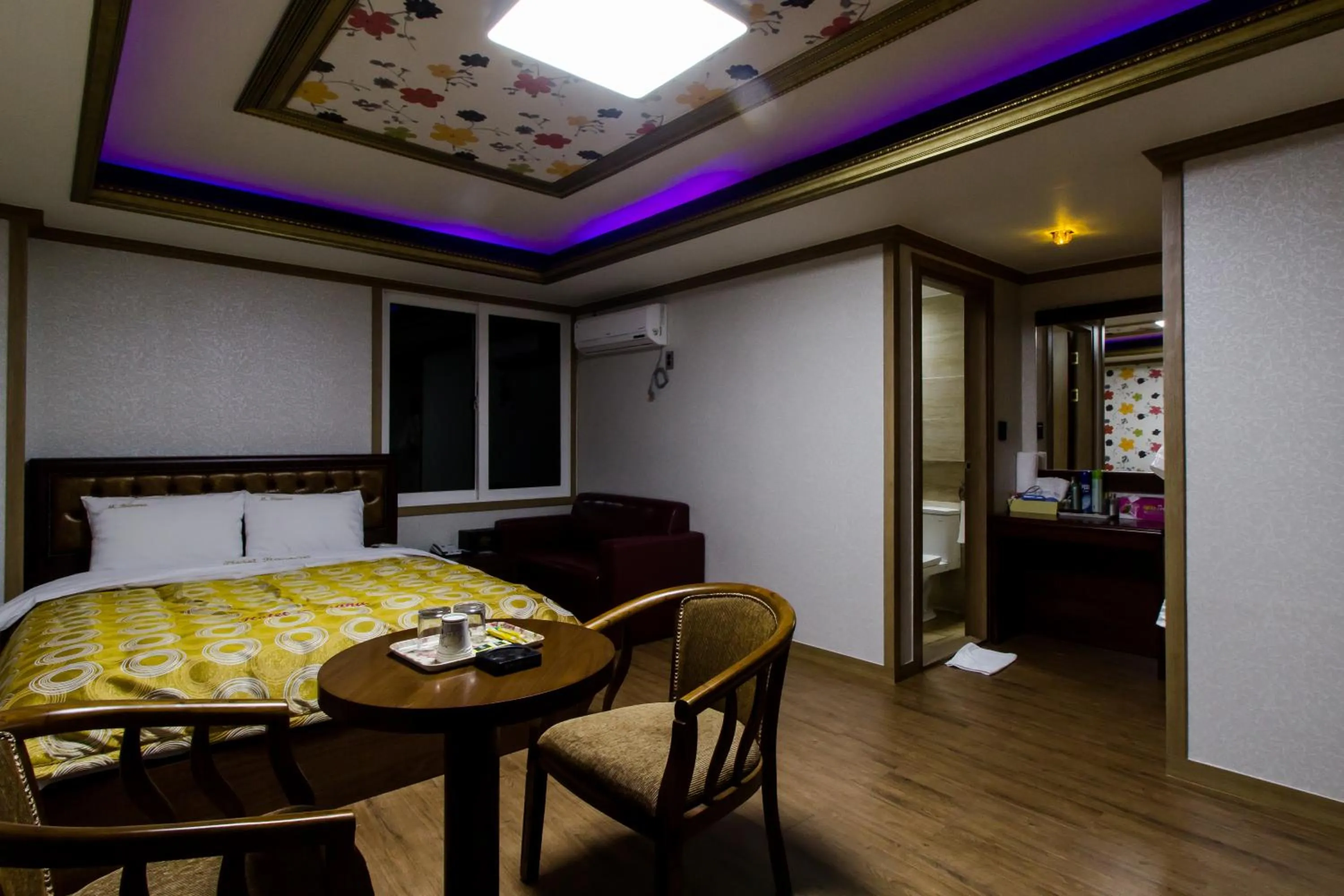 GuangJu Hotel Banana