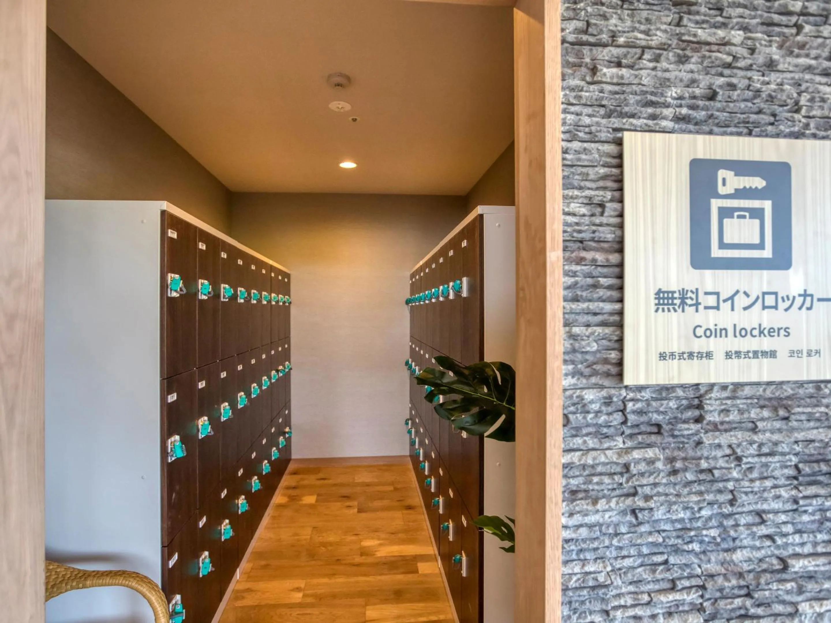 microwave in Ooedo Onsen Monogatari Premium Toba Saichoraku