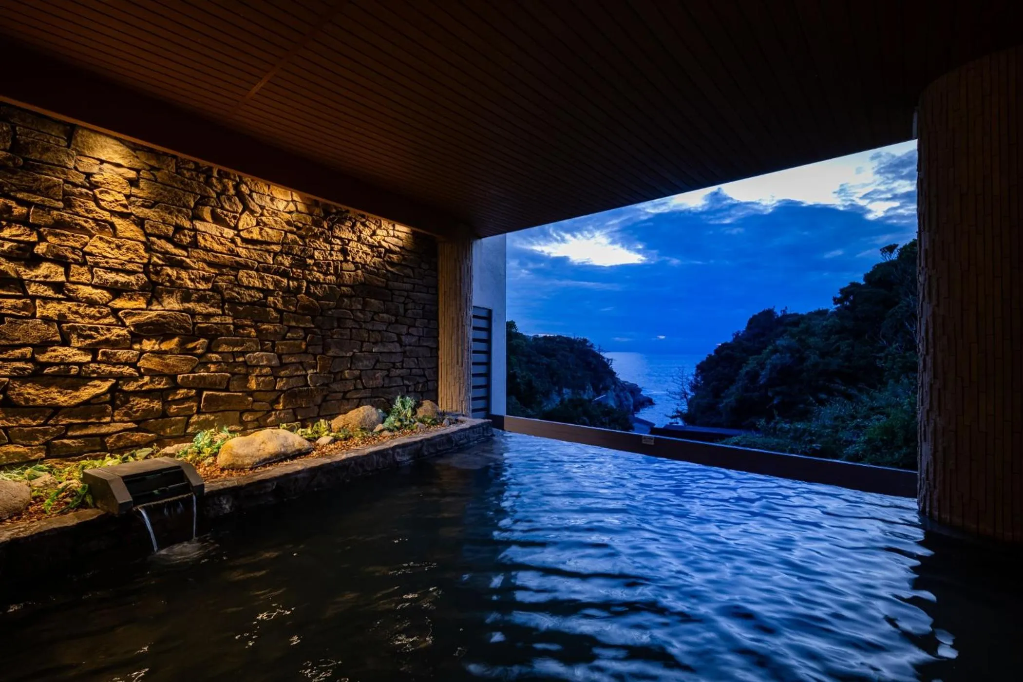 Hot Spring Bath in TAOYA Shirahama Senjyo
