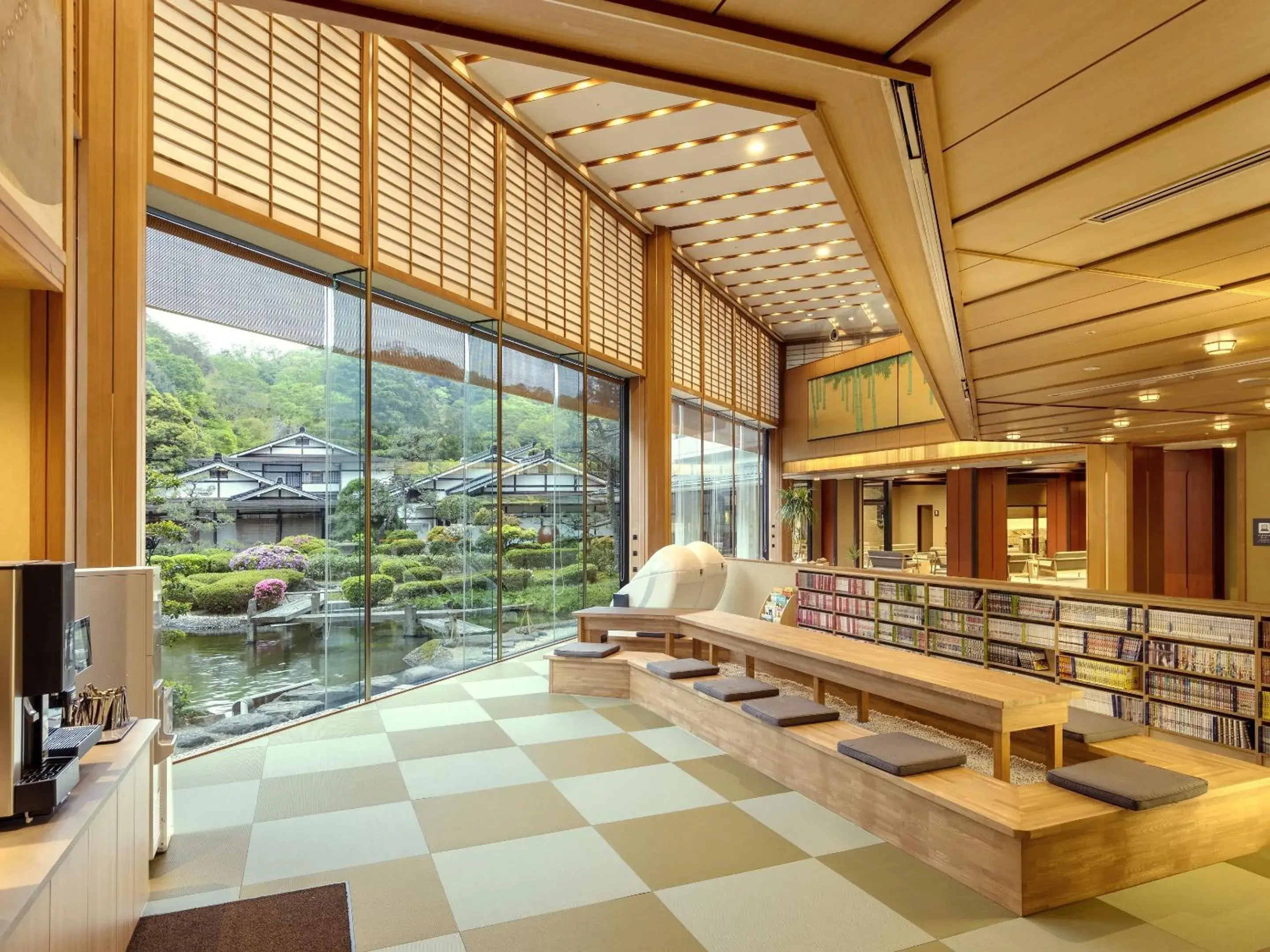 Lounge or bar in Ooedo Onsen Monogatari Premium Saiki Bekkan Lounge or bar in Ooedo Onsen Monogatari Premium Saiki Bekkan