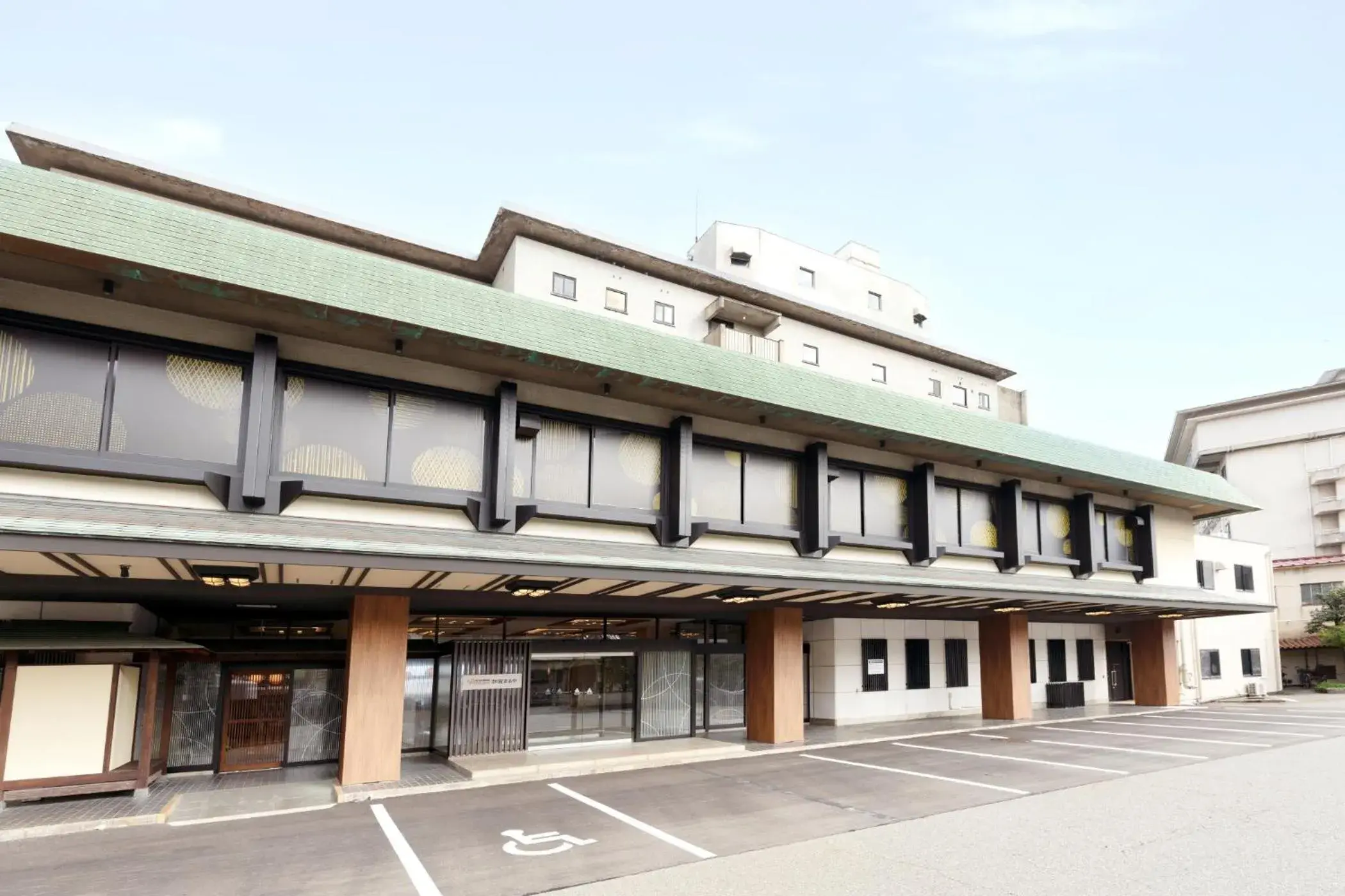 Property building in Ooedo Onsen Monogatari Premium Kaga Maruya Property building in Ooedo Onsen Monogatari Premium Kaga Maruya