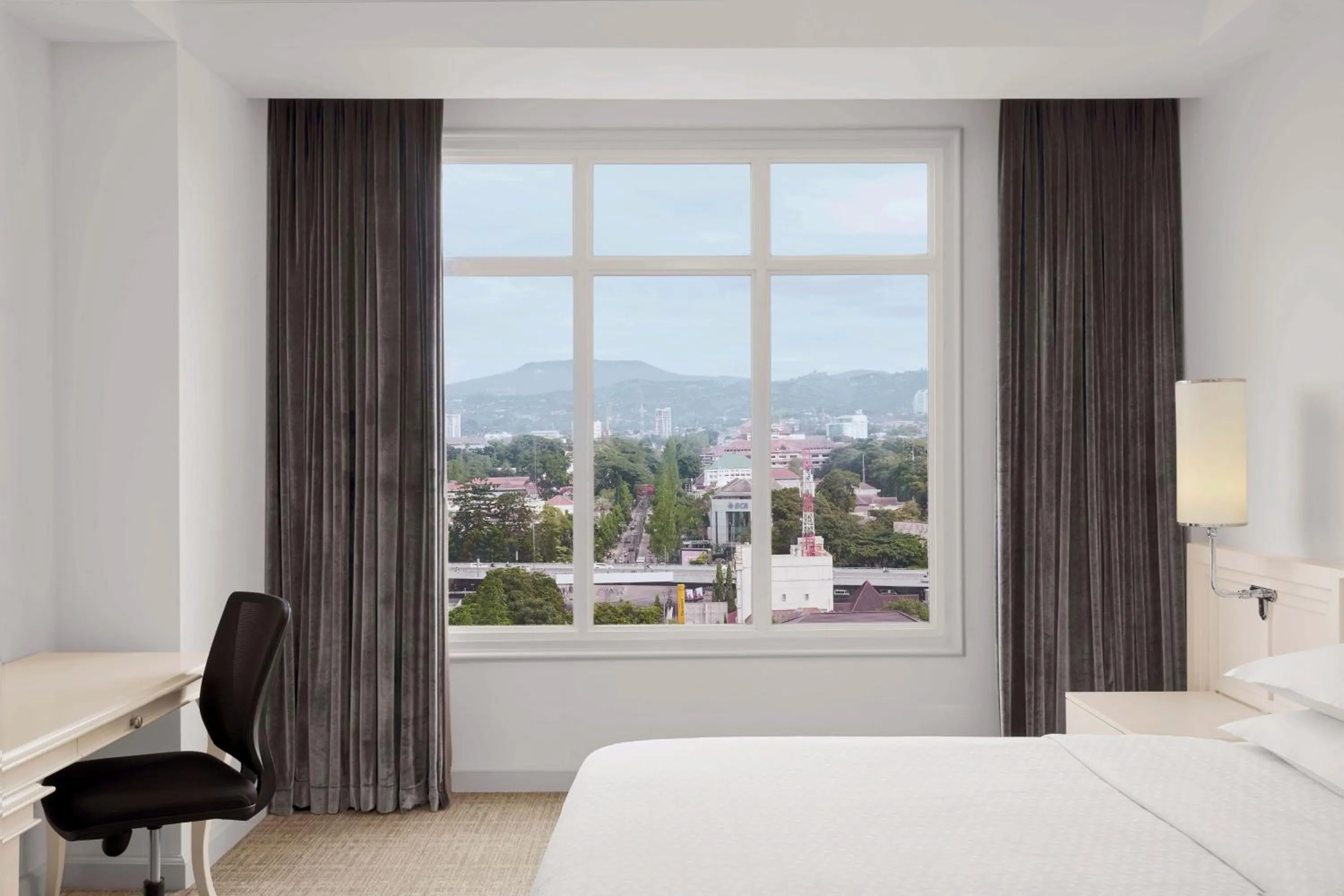 Photo of the whole room, Bed in Four Points by Sheraton Bandung