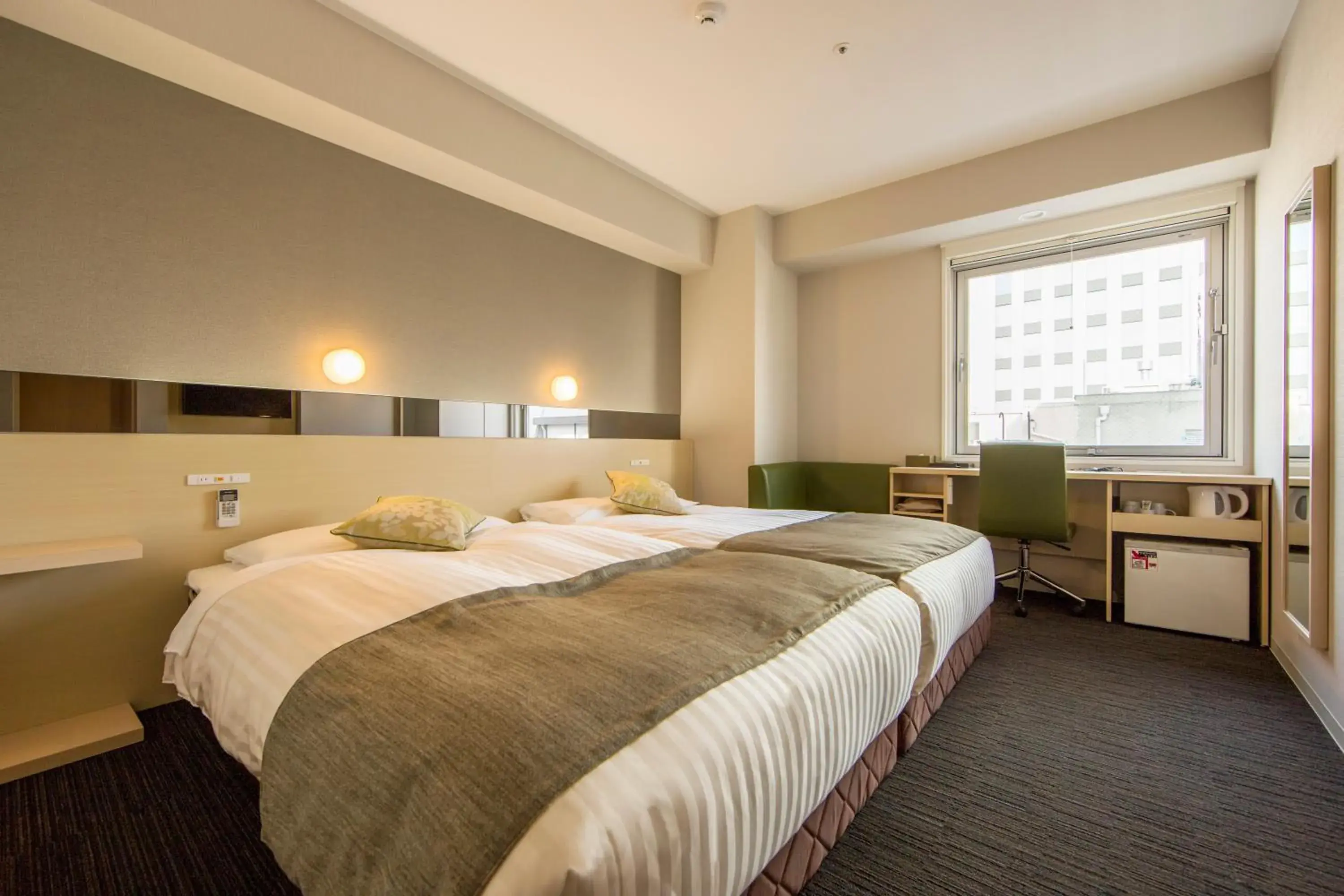 Bed in Super Hotel Premier Osaka Honmachi Ekimae Natural Hot Springs Bed in Super Hotel Premier Osaka Honmachi Ekimae Natural Hot Springs