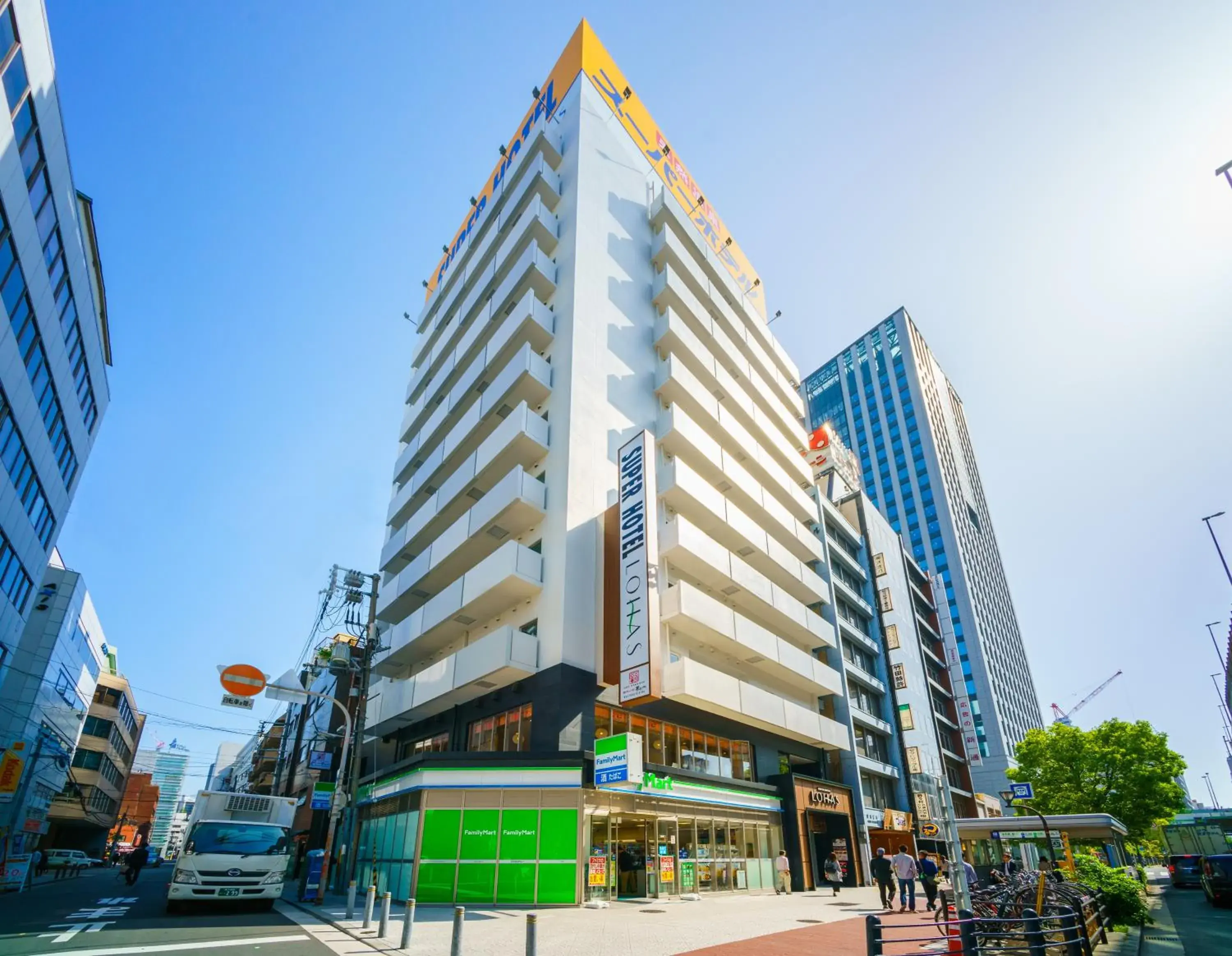 Property building in Super Hotel Premier Osaka Honmachi Ekimae Natural Hot Springs Property building in Super Hotel Premier Osaka Honmachi Ekimae Natural Hot Springs
