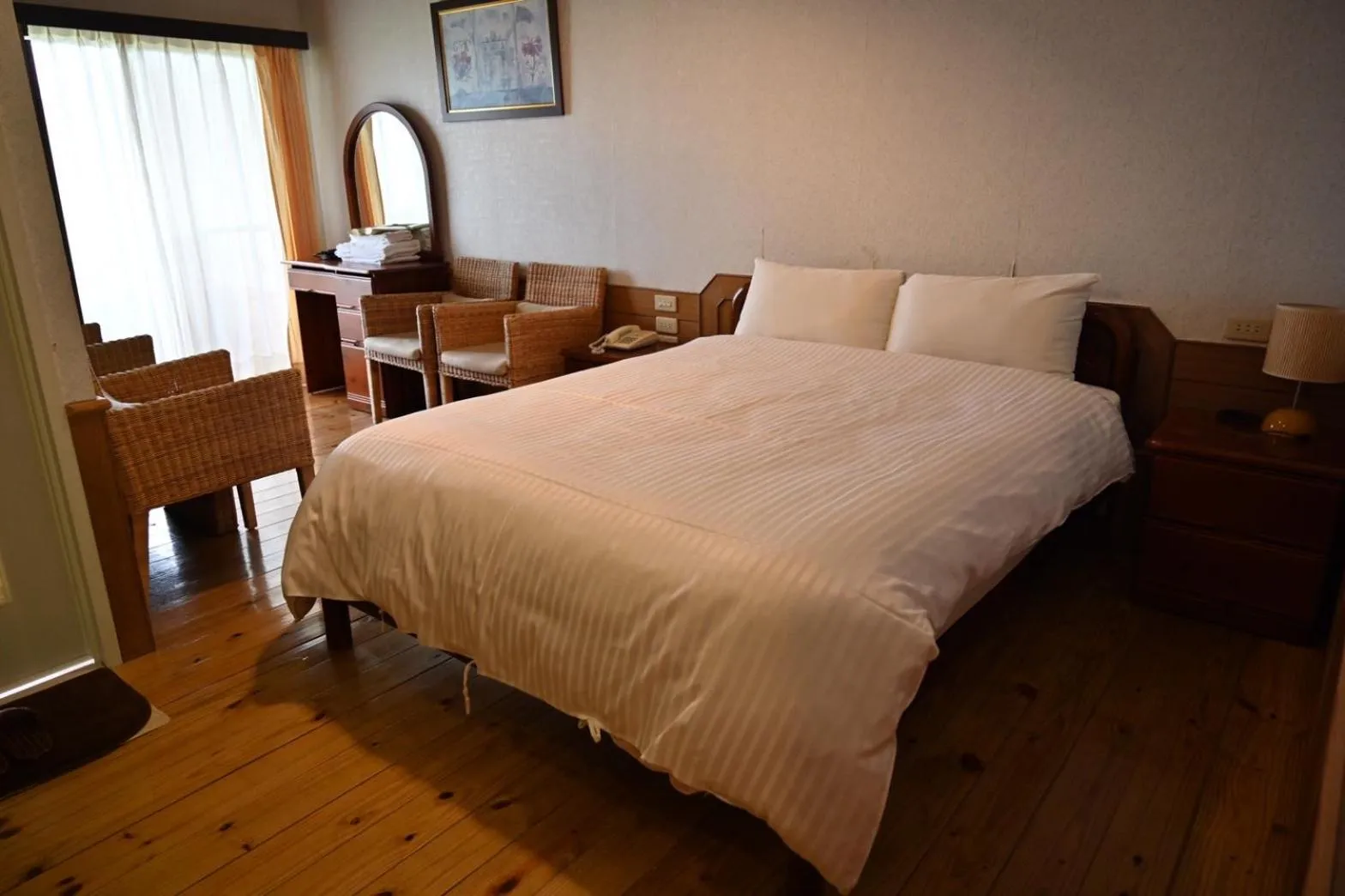 Photo of the whole room, Bed in Dreamtown